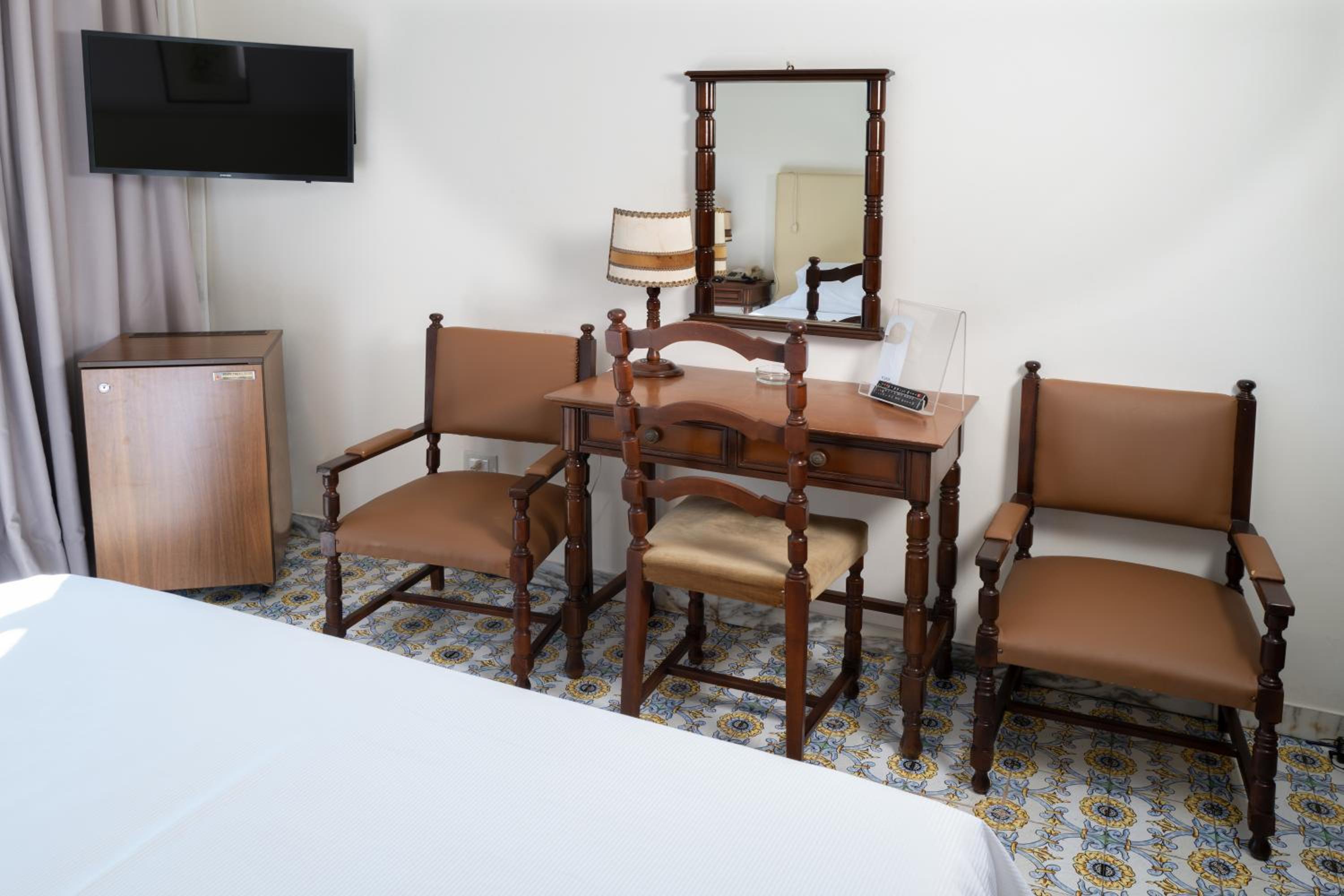 Standard Double or Twin Room with Sea View - Photo 13