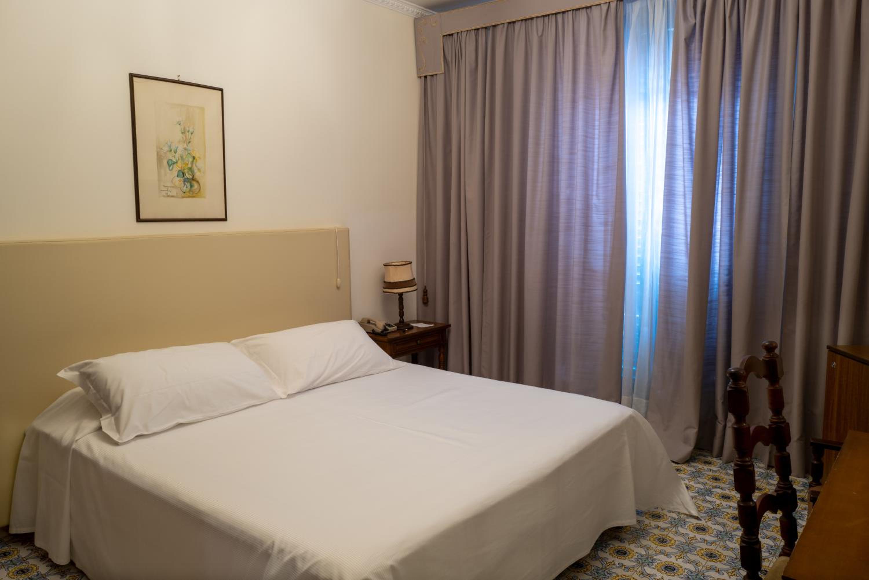 Standard Double or Twin Room with Sea View - Photo 17