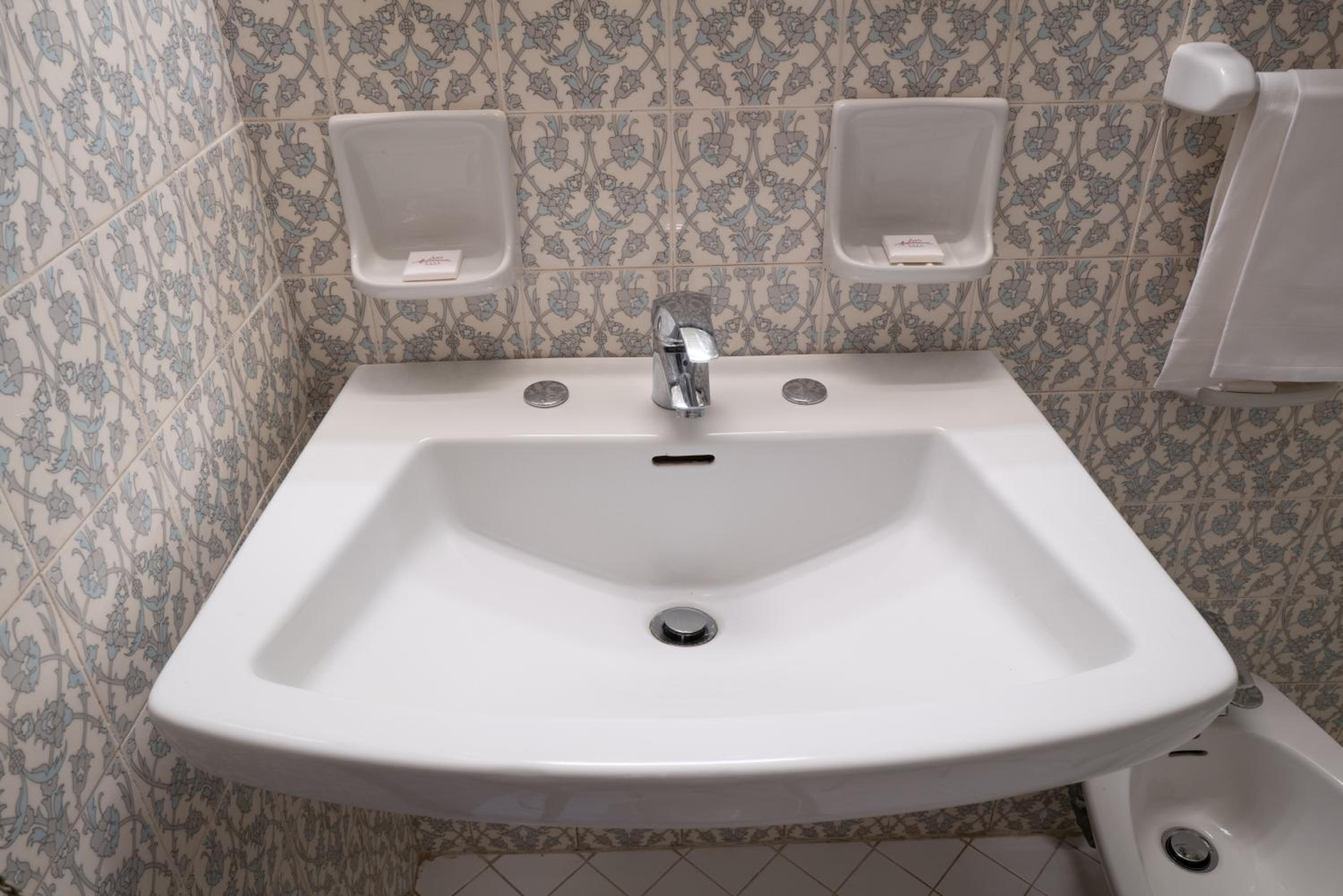 Economy Triple Room with Sea View - Photo 18
