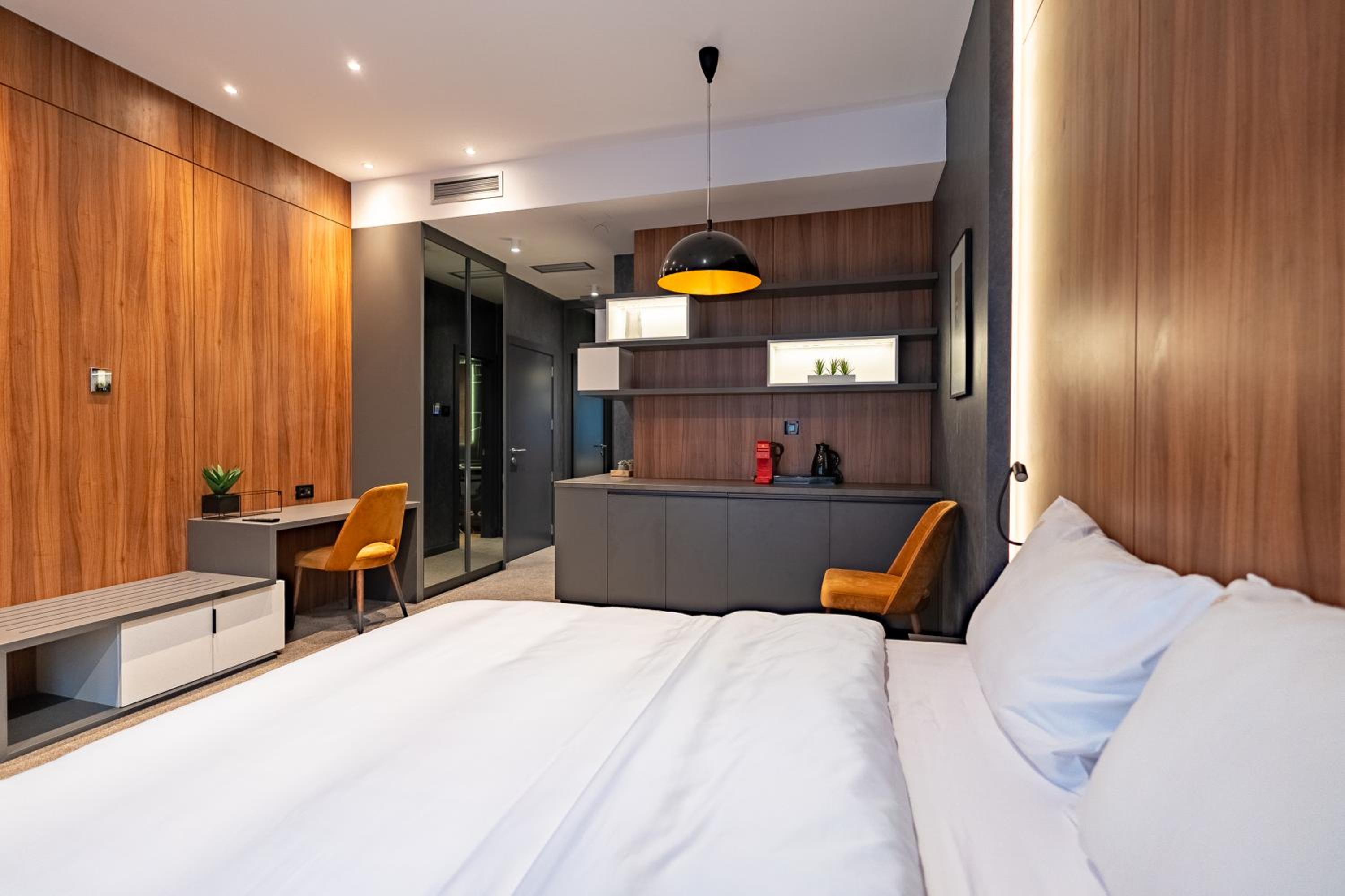 Superior King Room - Photo 4