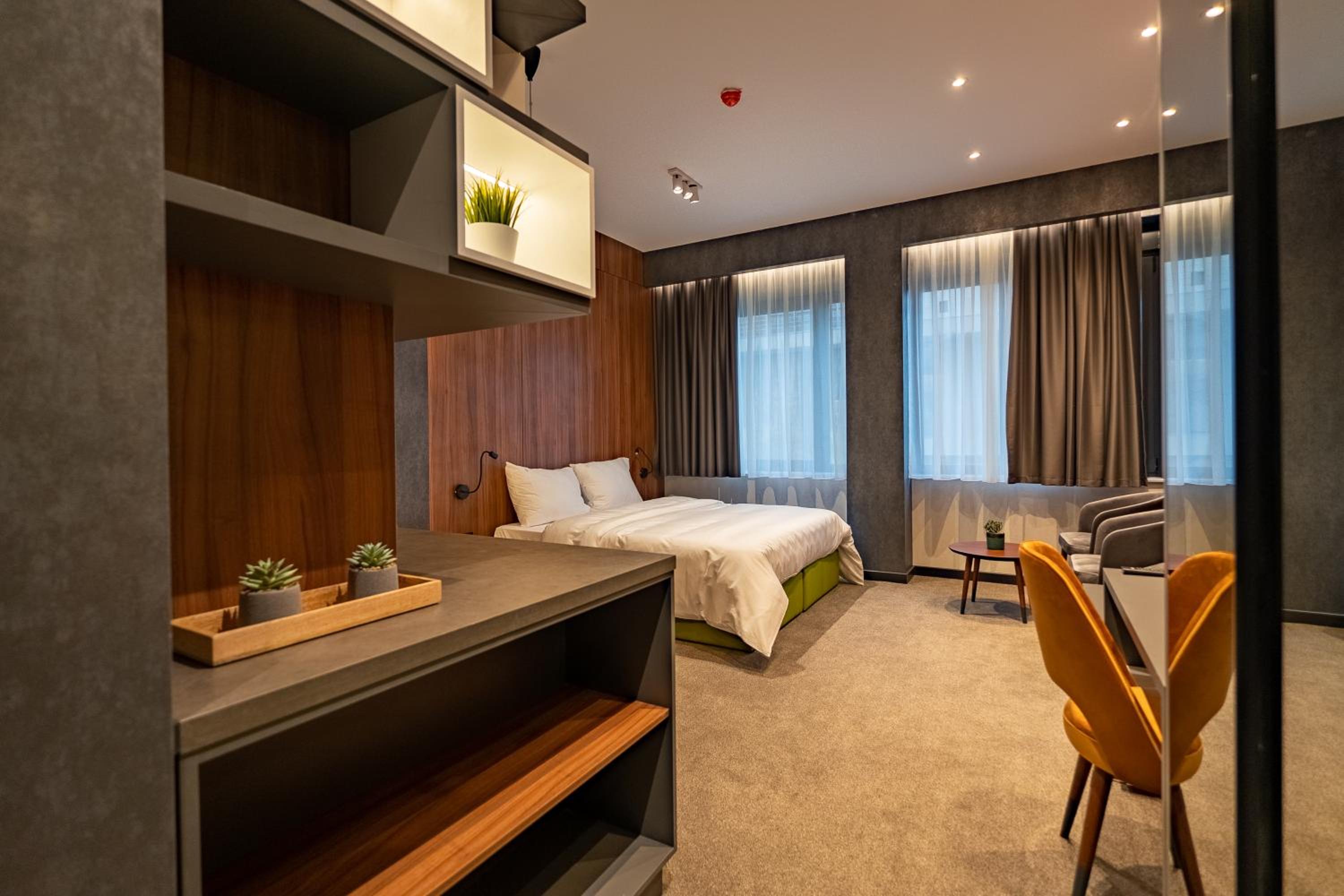 Superior King Room - Photo 3