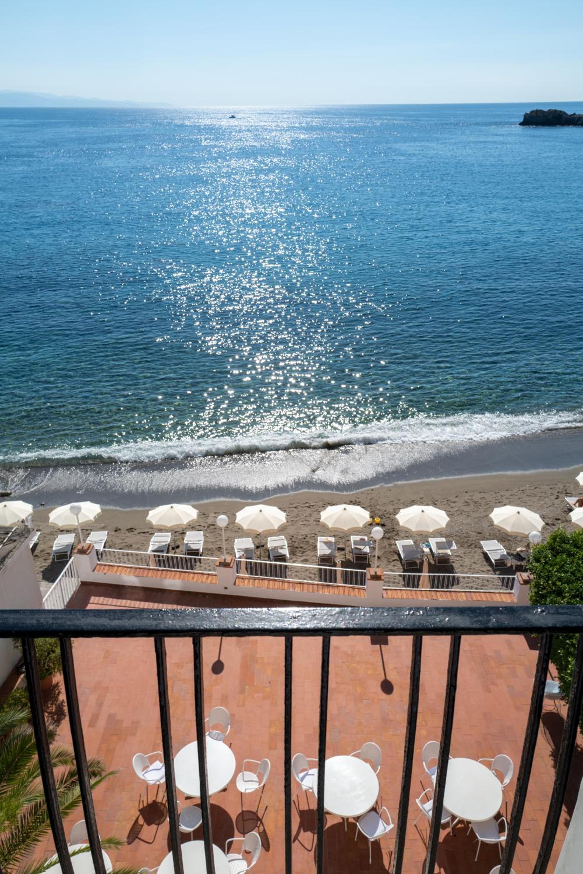 Standard Double or Twin Room with Sea View - Photo 5