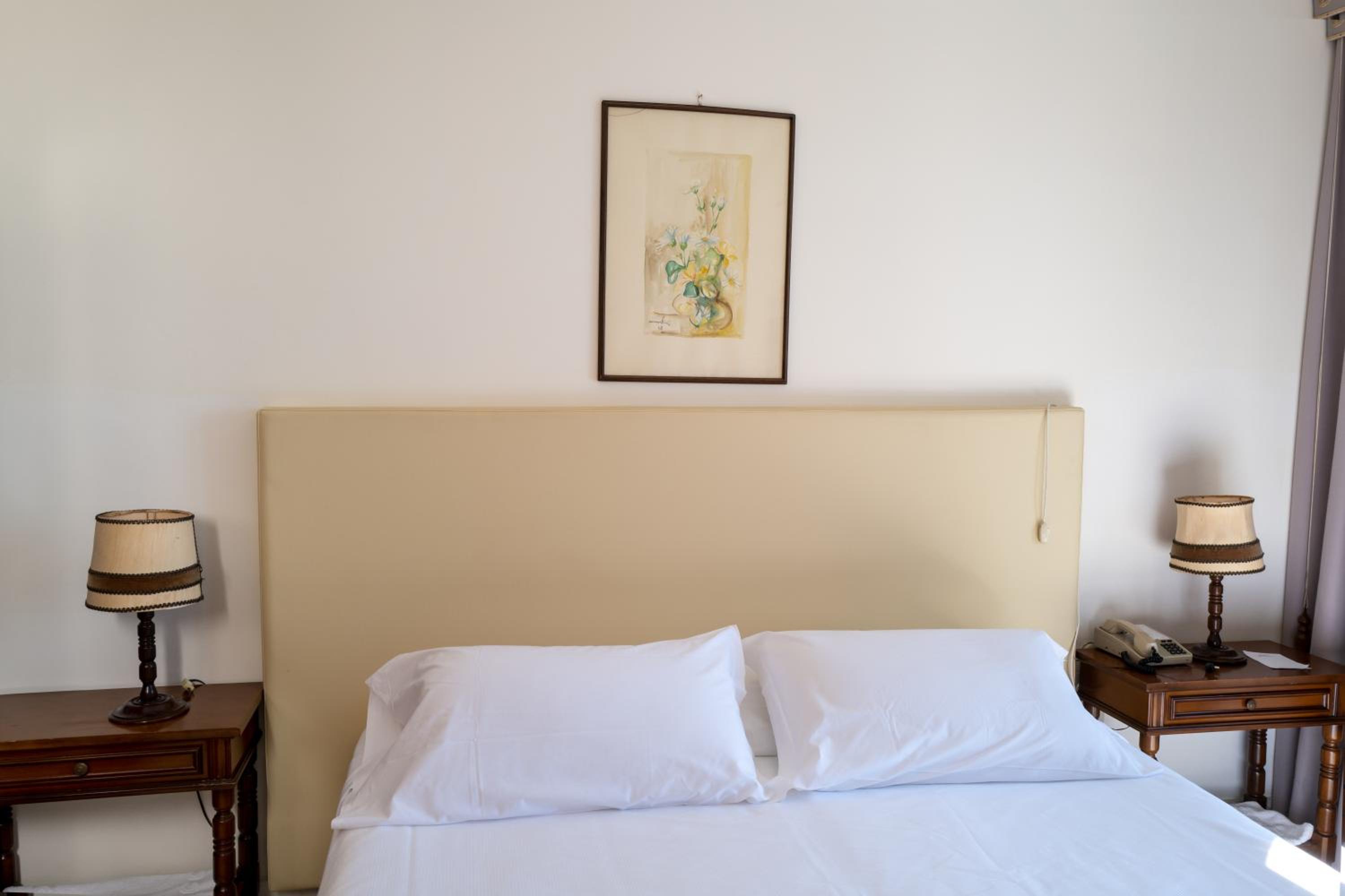 Standard Double or Twin Room with Sea View - Photo 14
