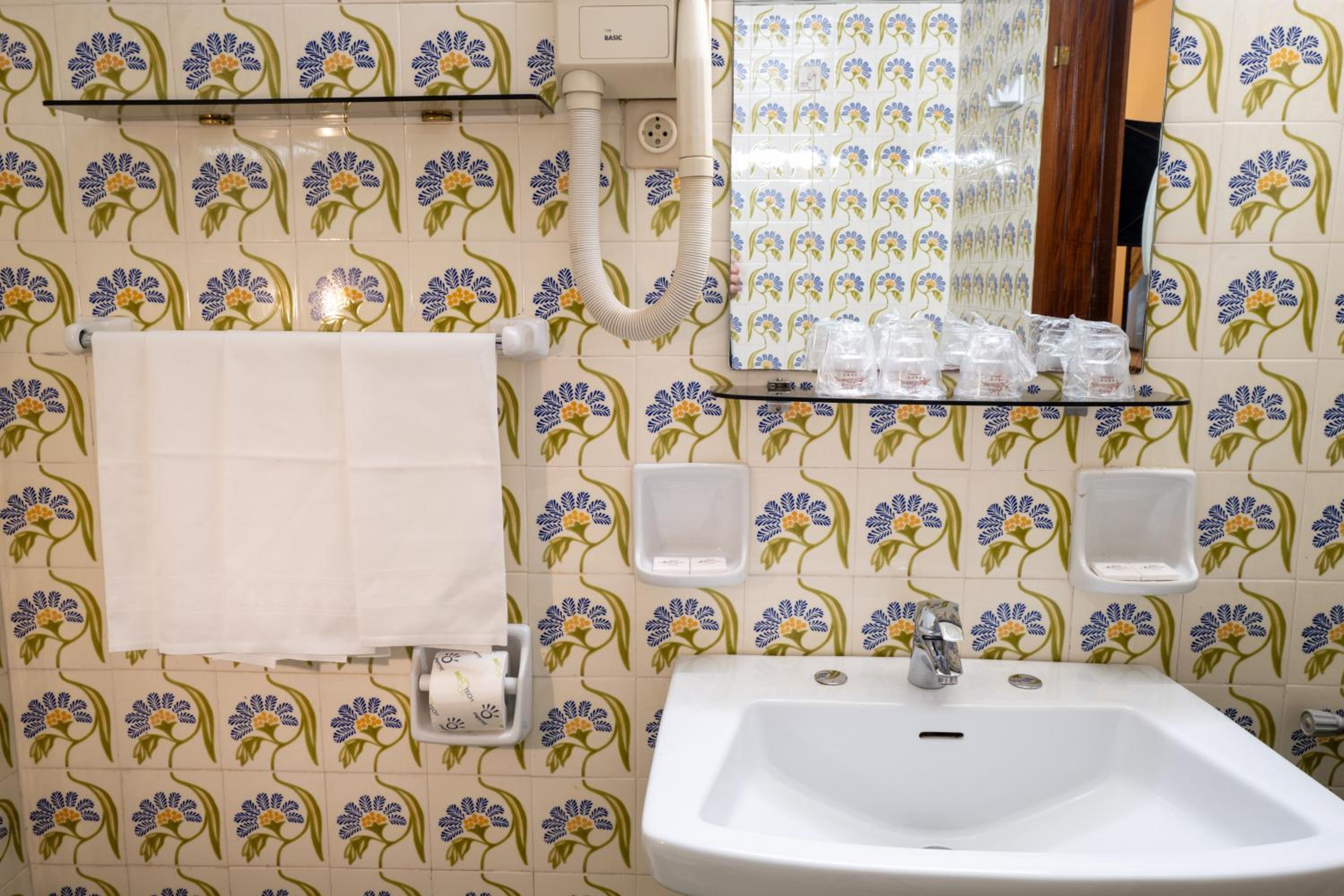 Triple Room with Sea View - Photo 22
