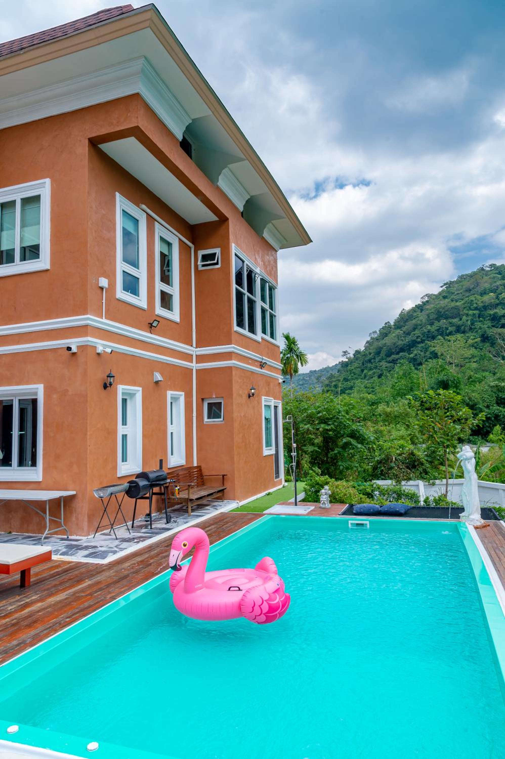 Villa with Private Pool - Photo 33