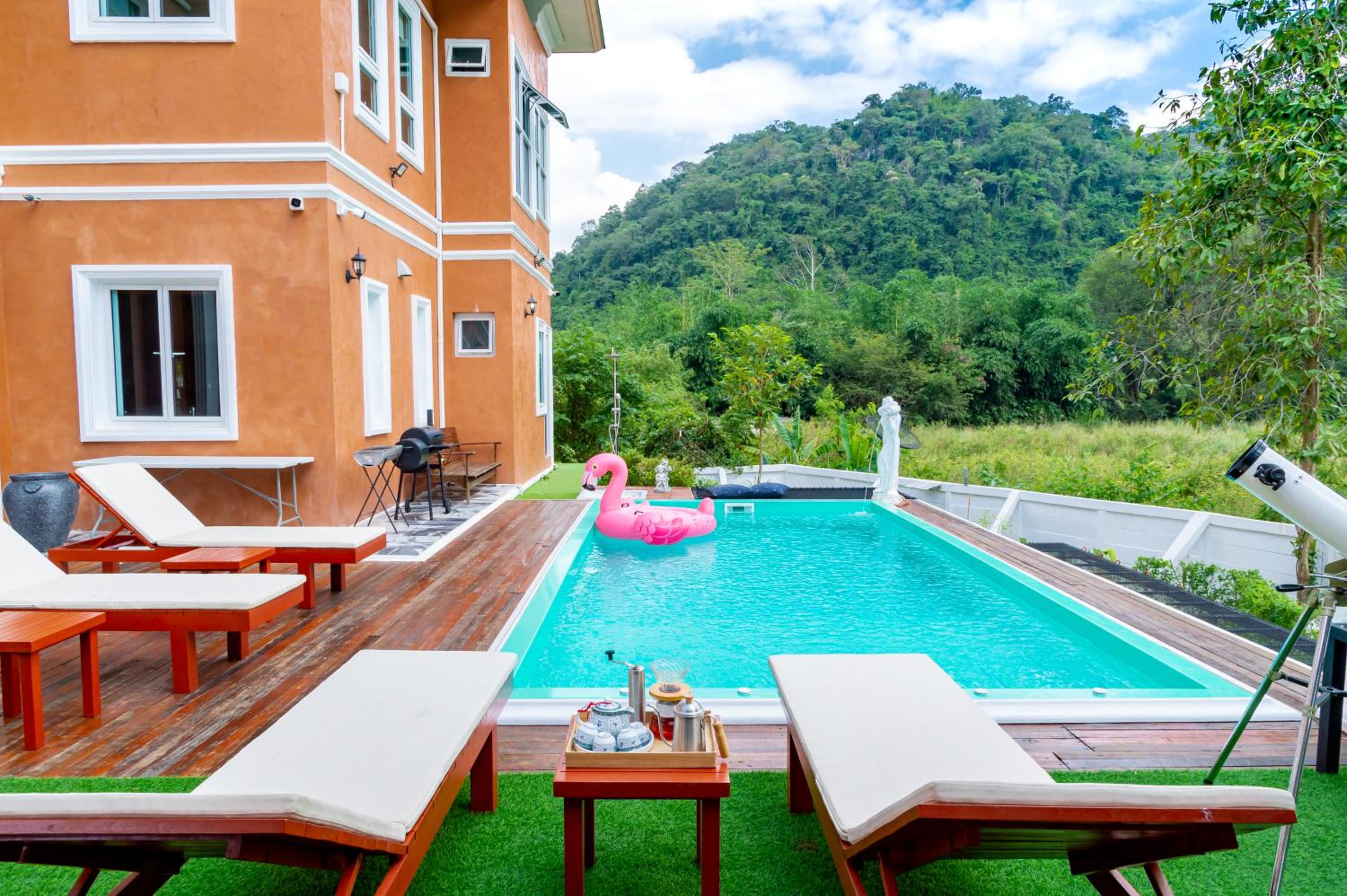 Villa with Private Pool - Photo 36