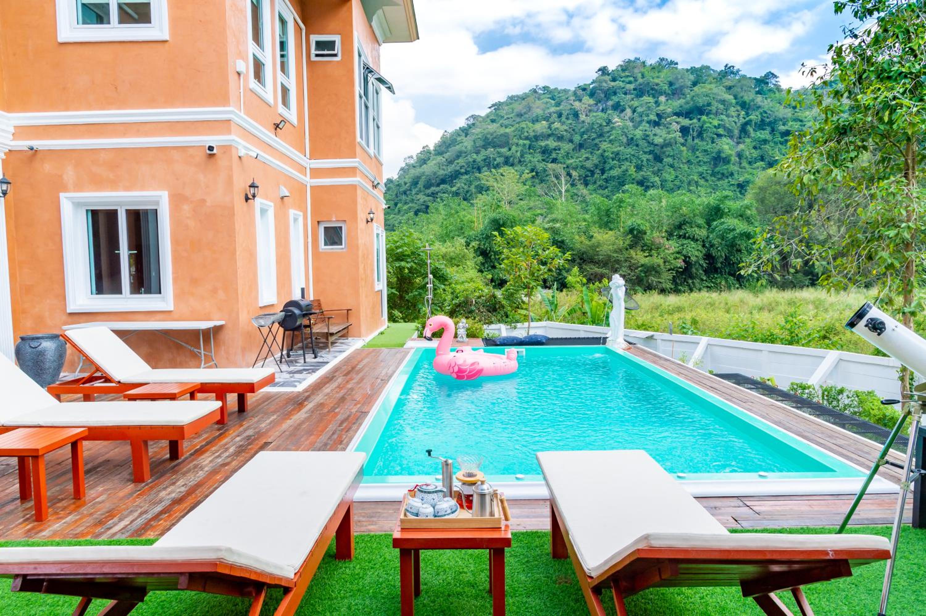 Villa with Private Pool - Photo 37
