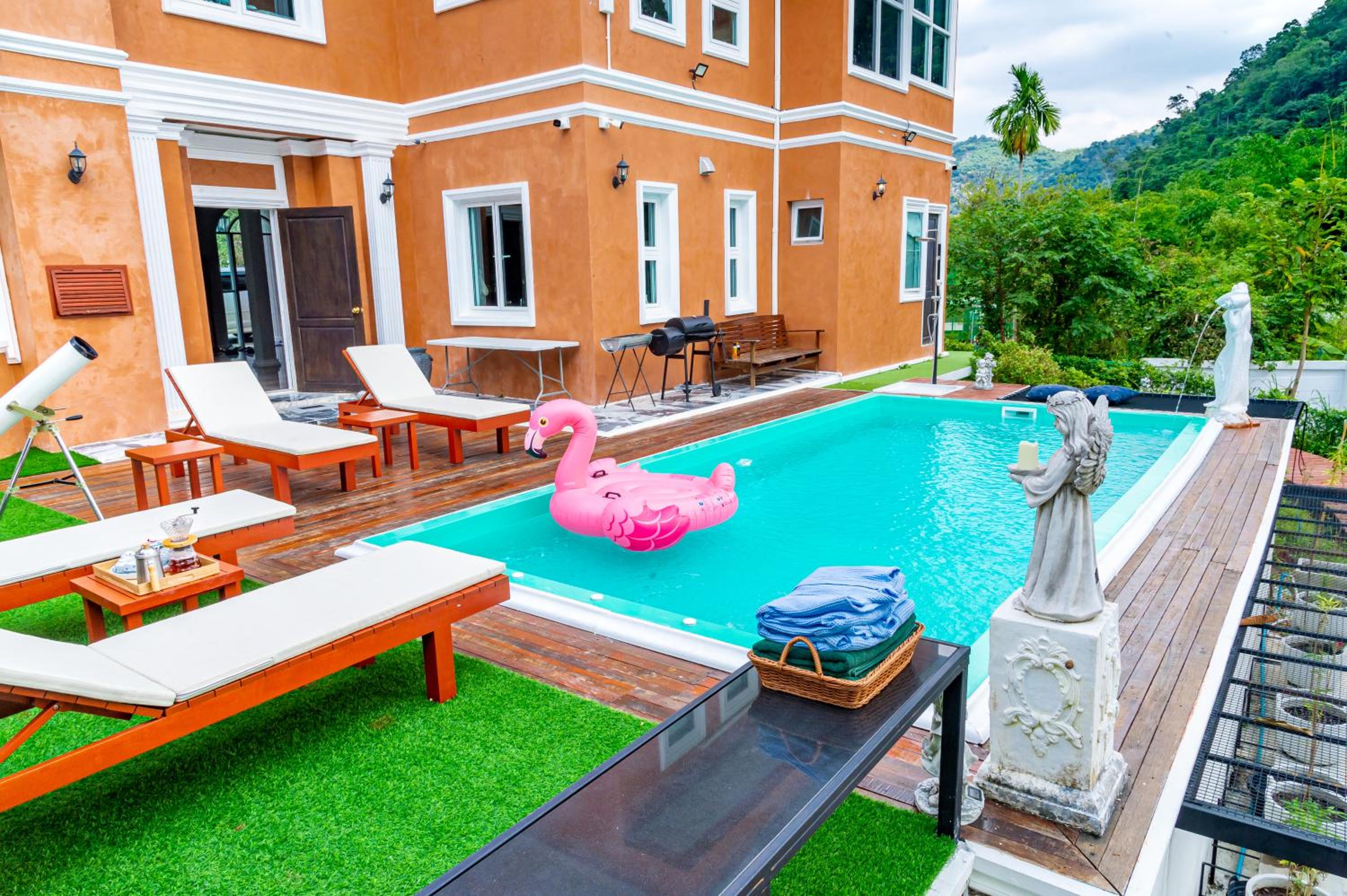 Villa with Private Pool - Photo 40