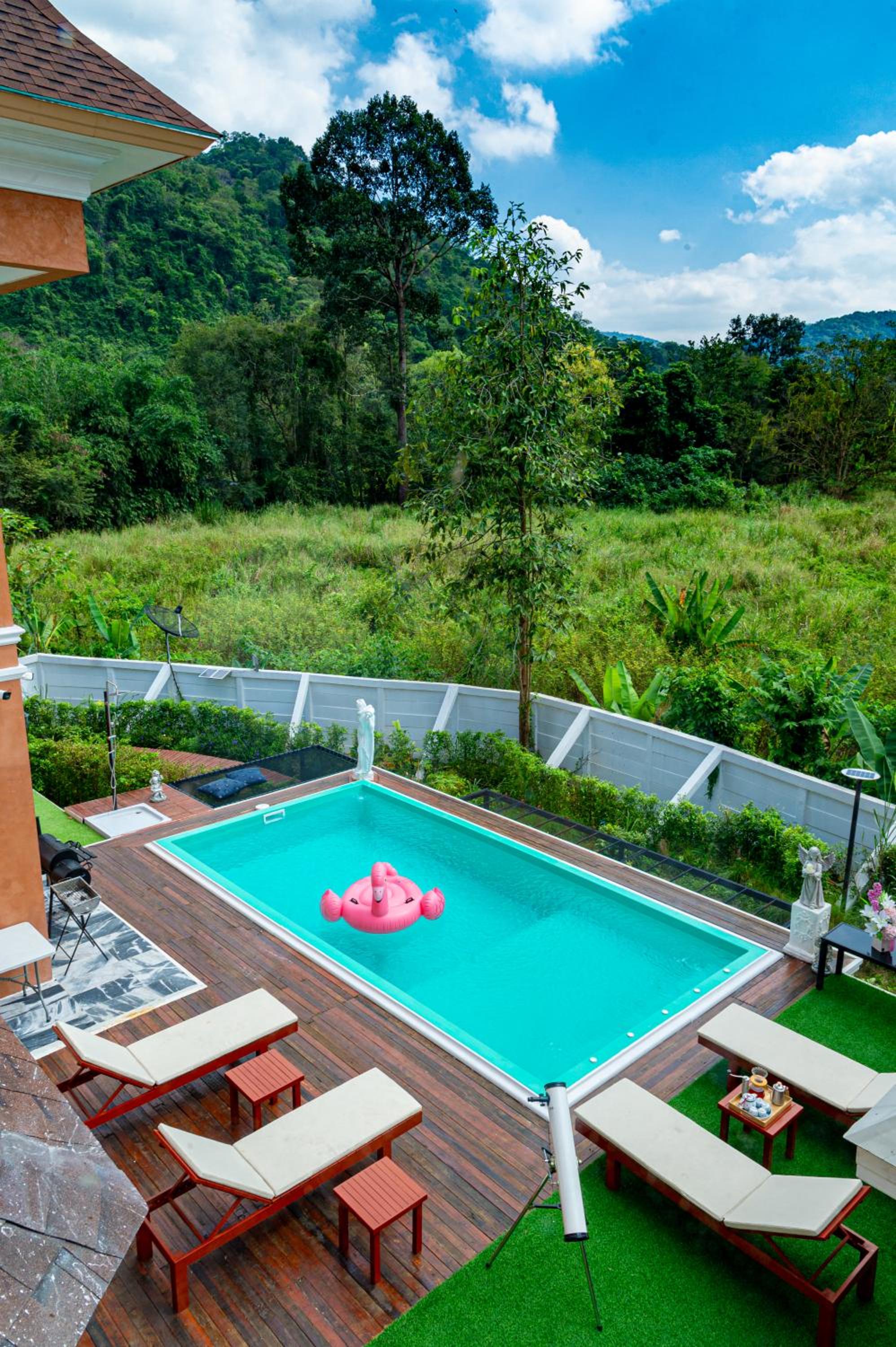 Villa with Private Pool - Photo 48