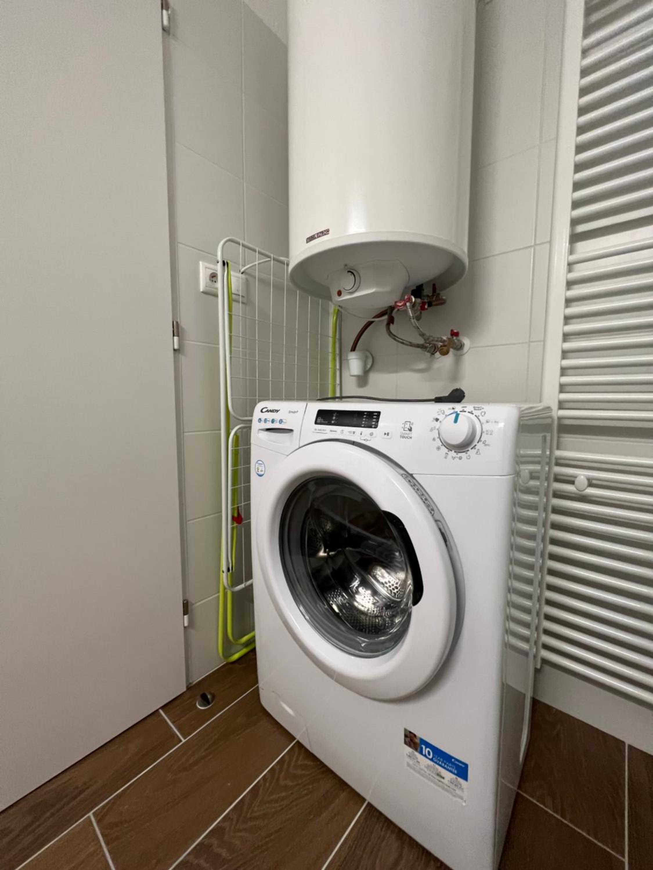 One-Bedroom Apartment - Photo 15