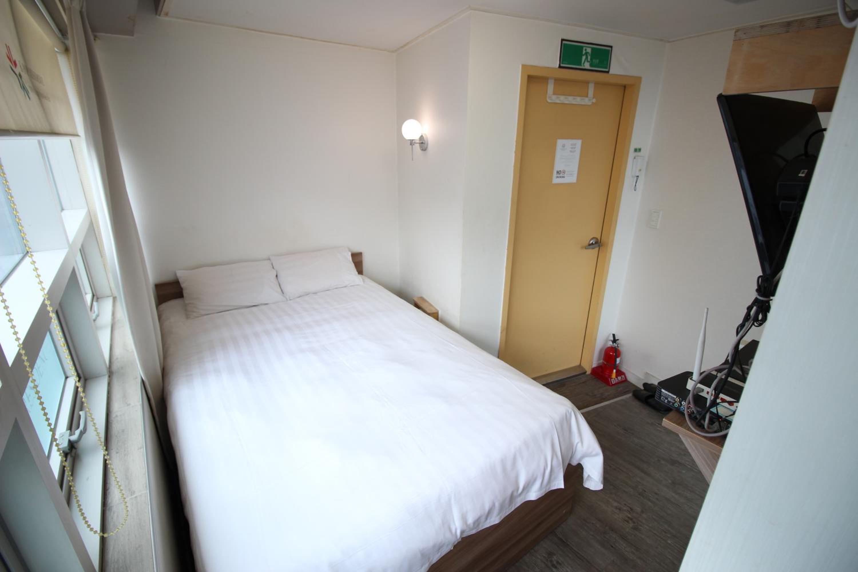 Standard Double Room - Photo 2