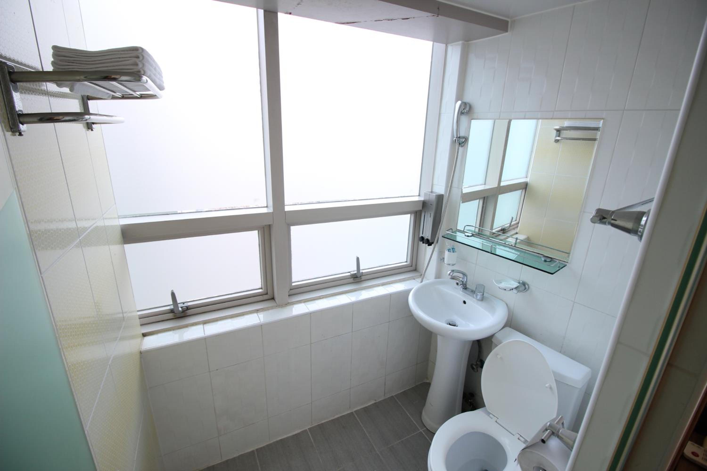 Standard Double Room - Photo 8