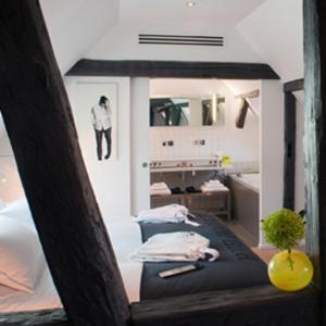 Luxury Suite - Photo 3