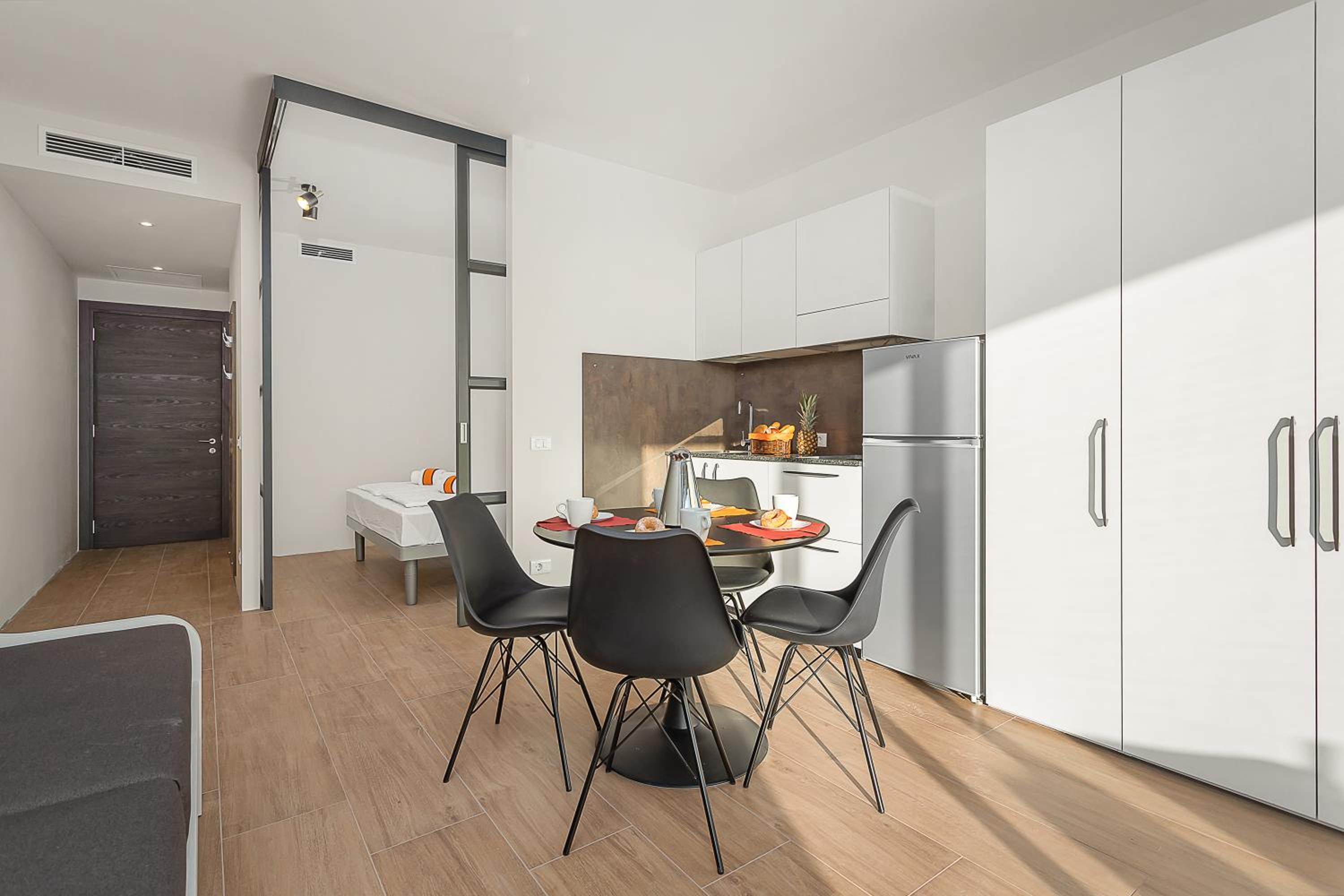 One-Bedroom Apartment with Balcony and Pool Side (4 people)