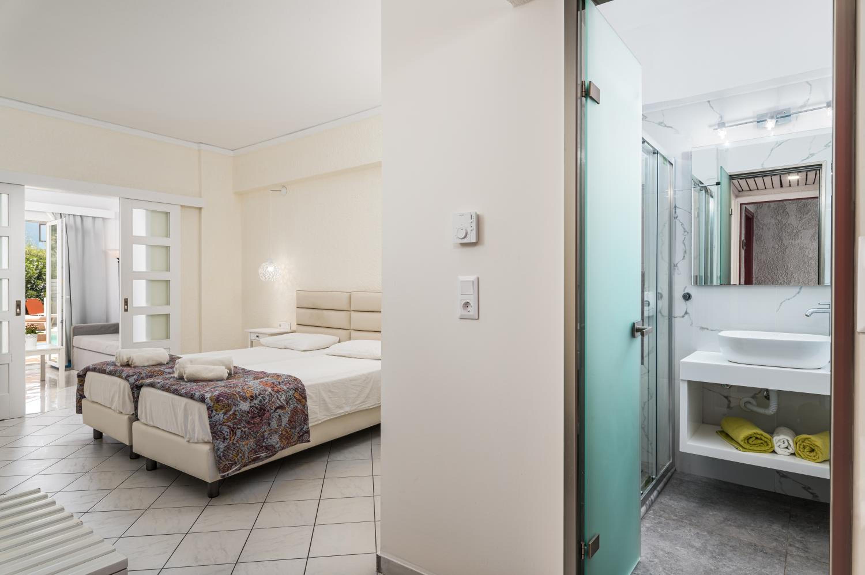 Suite with Private Pool Adults only (16+ years)