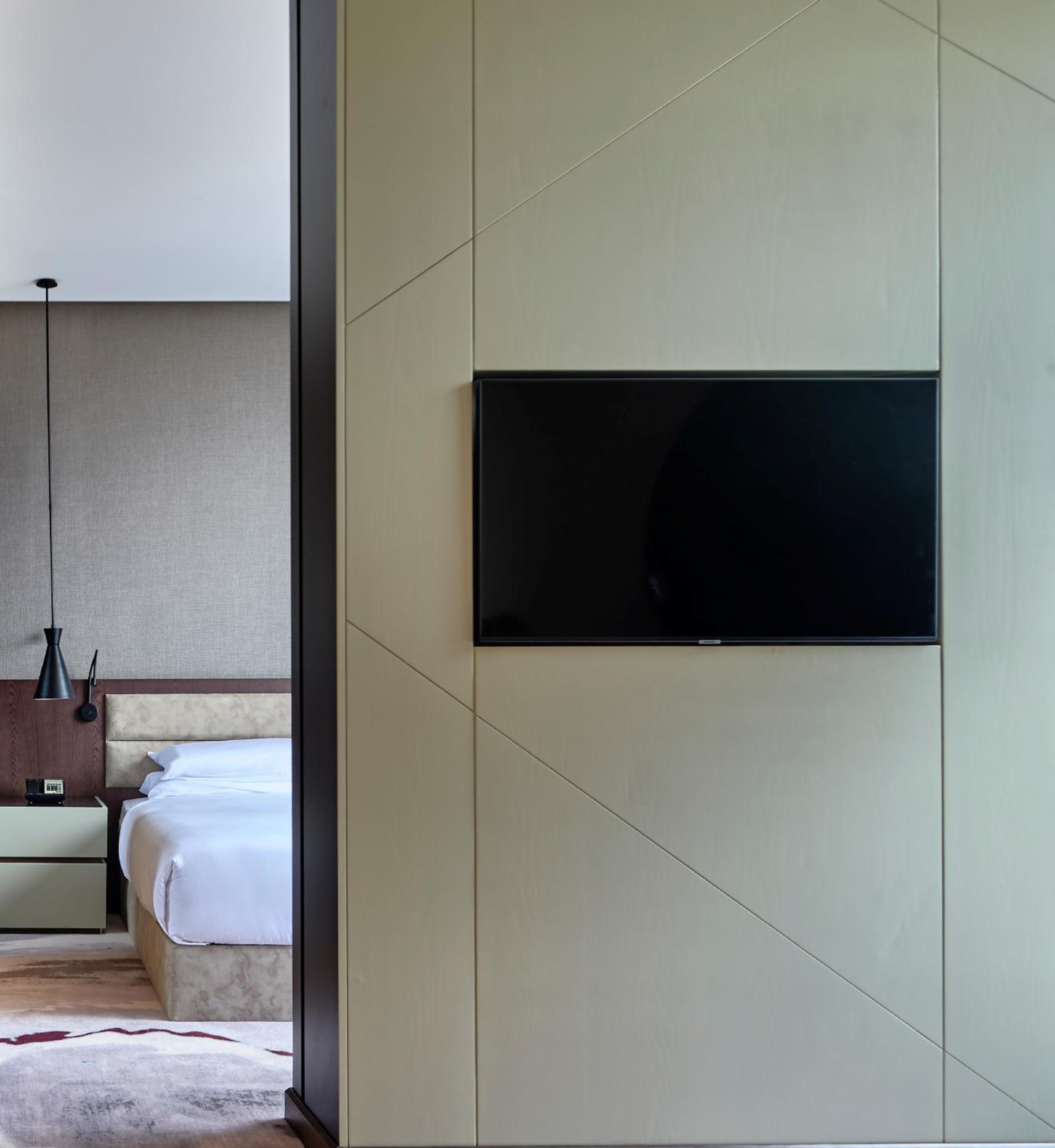 Junior King Suite (Access to Shopping Plaza) - Photo 1