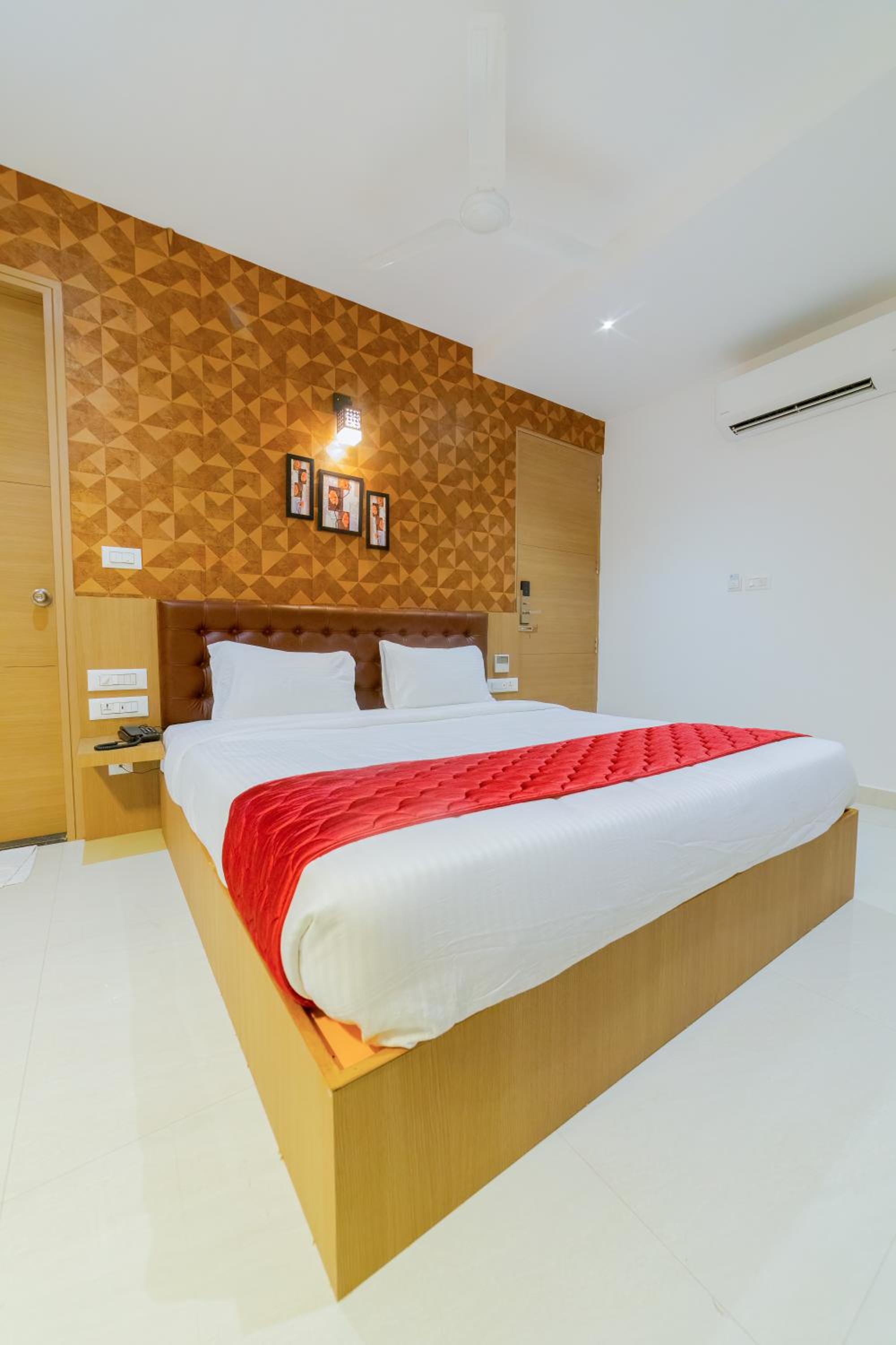 Deluxe Room - Photo 4