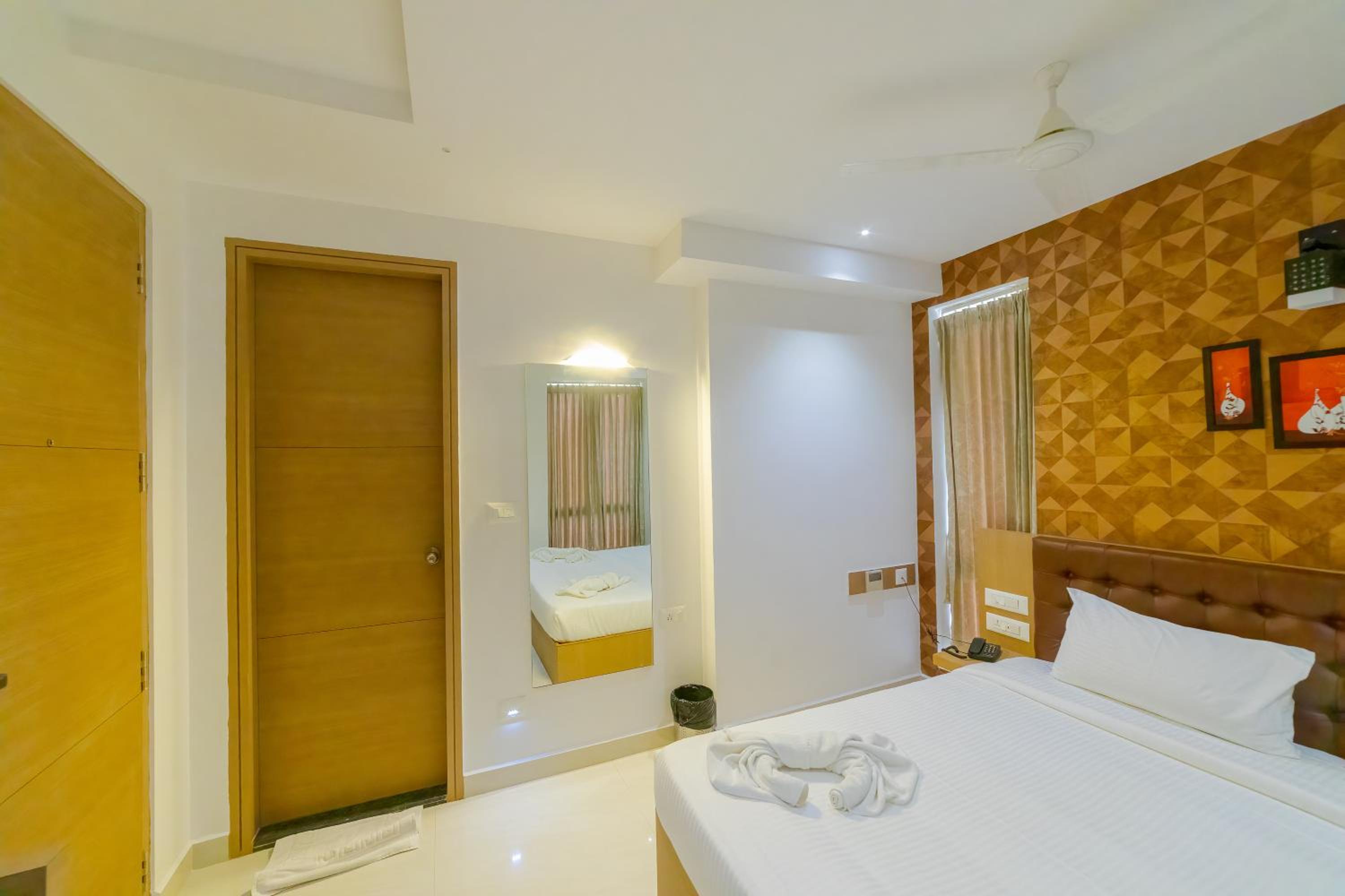 Superior King Room - Photo 5