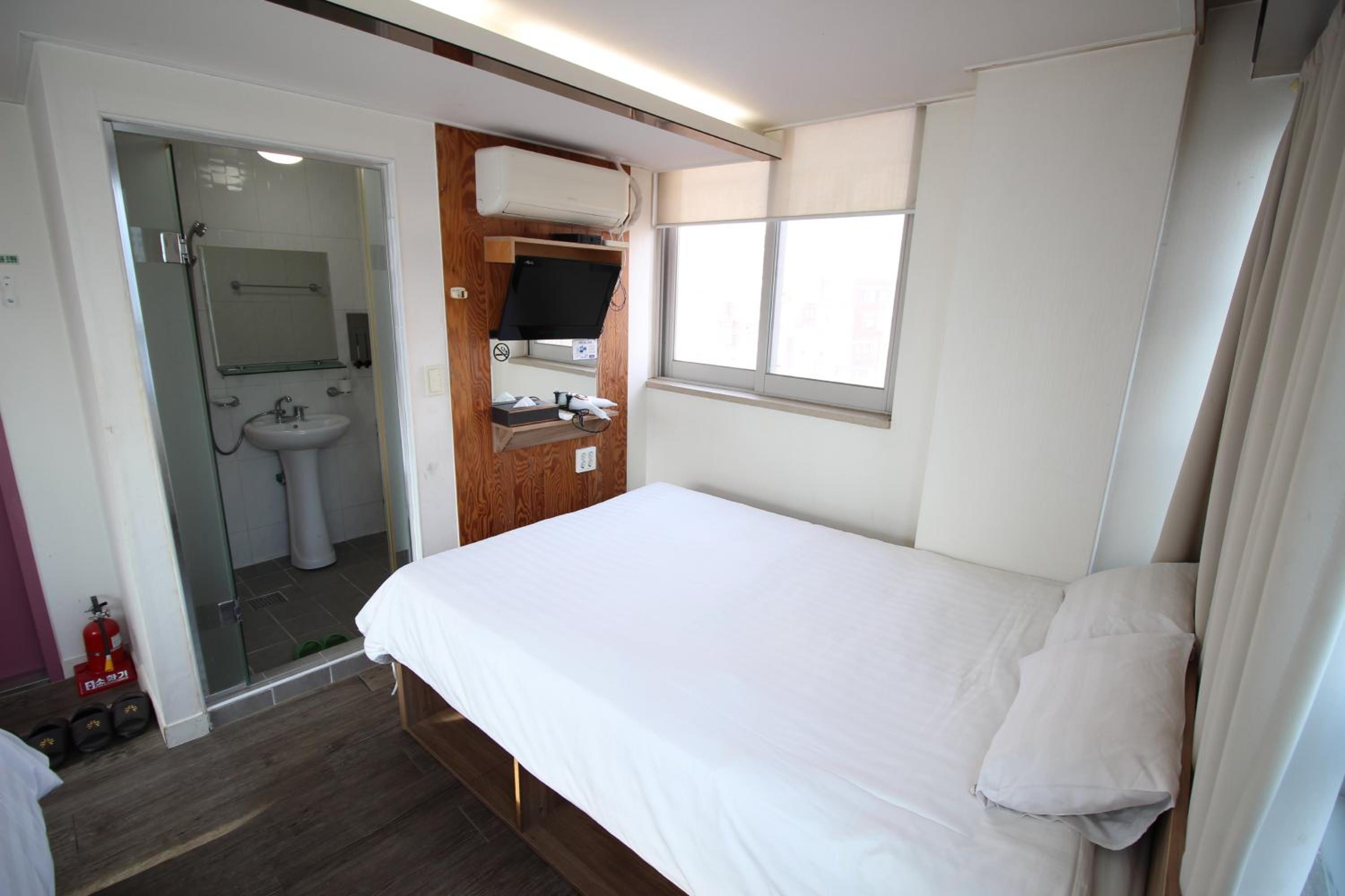 Standard Quadruple Room - Photo 5