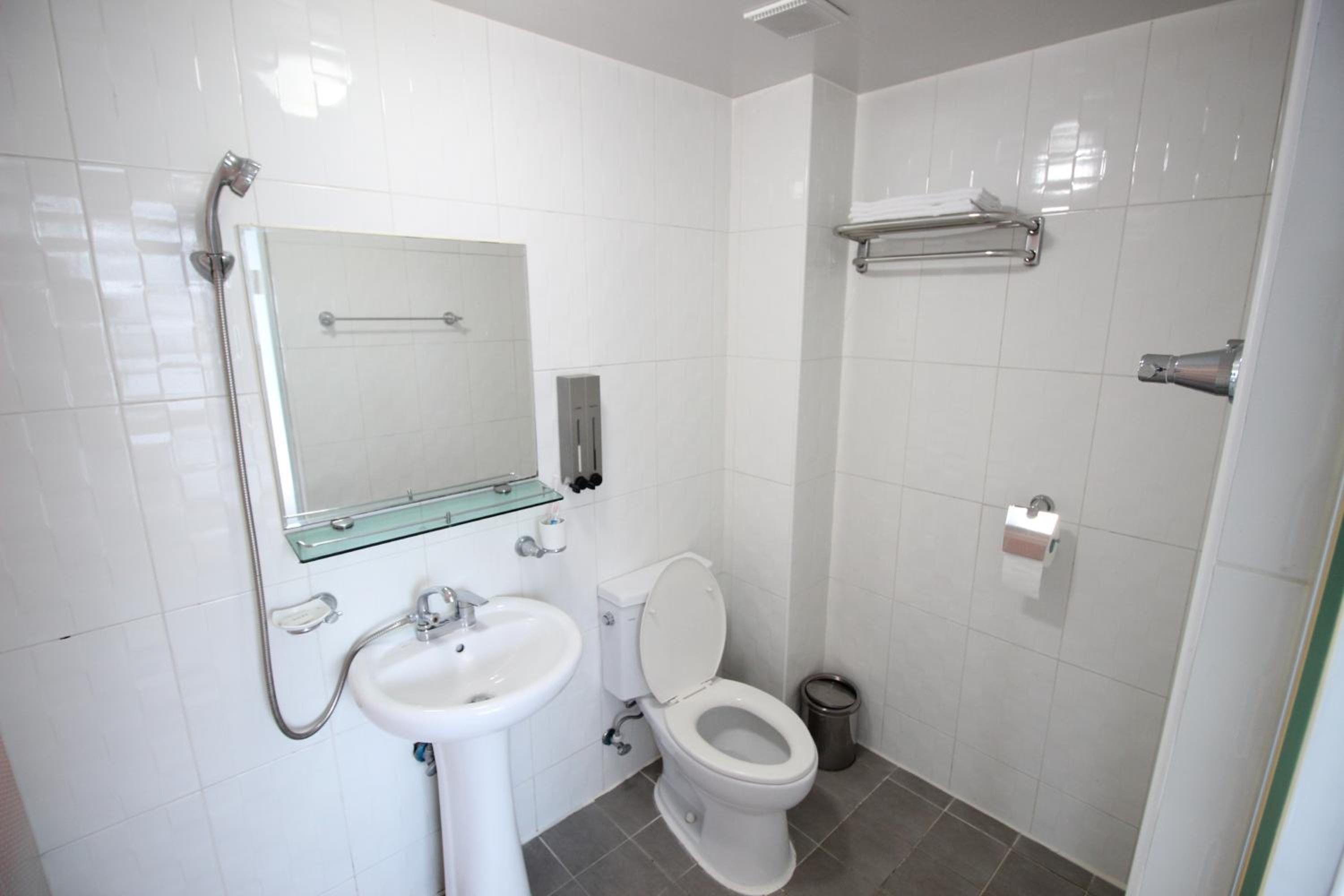 Standard Quadruple Room - Photo 14
