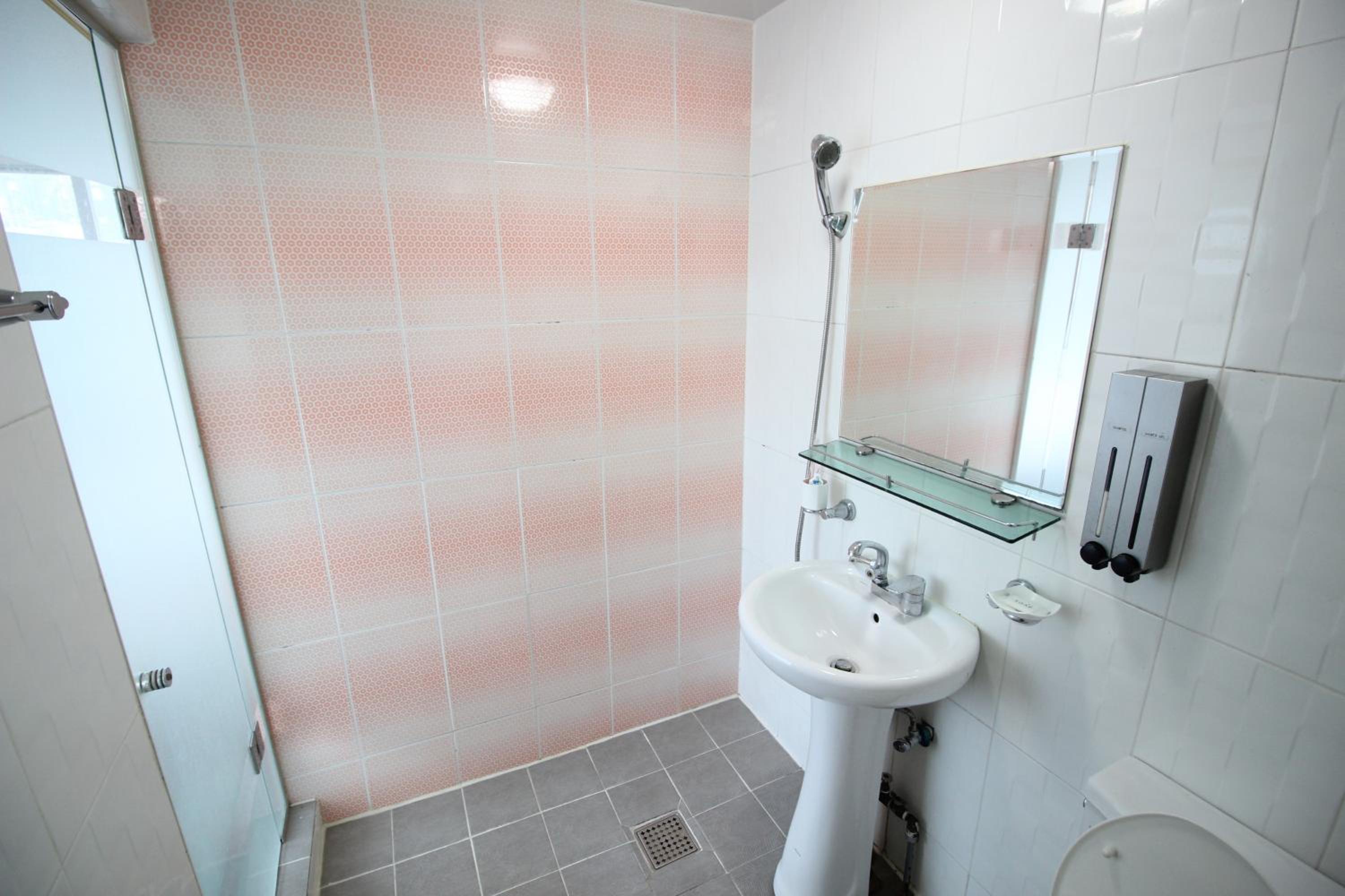 Standard Quadruple Room - Photo 13