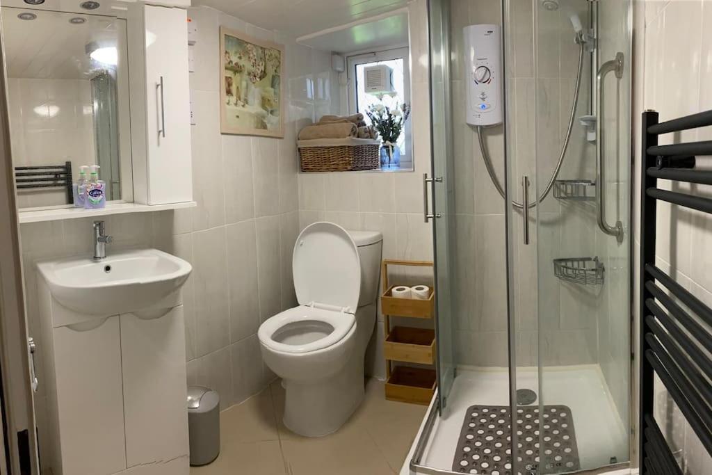Three-Bedroom House photo 2