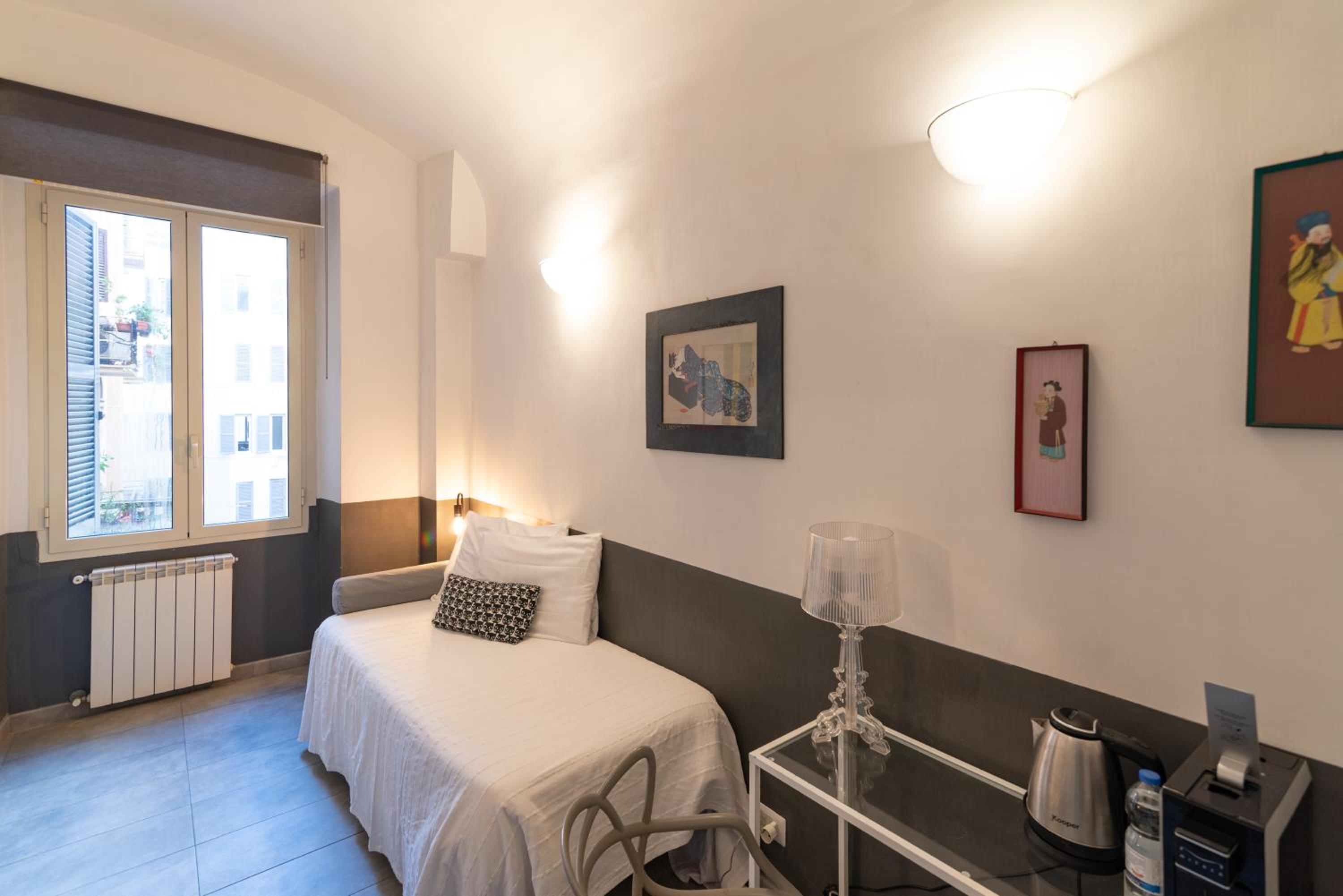 Single Room photo 3