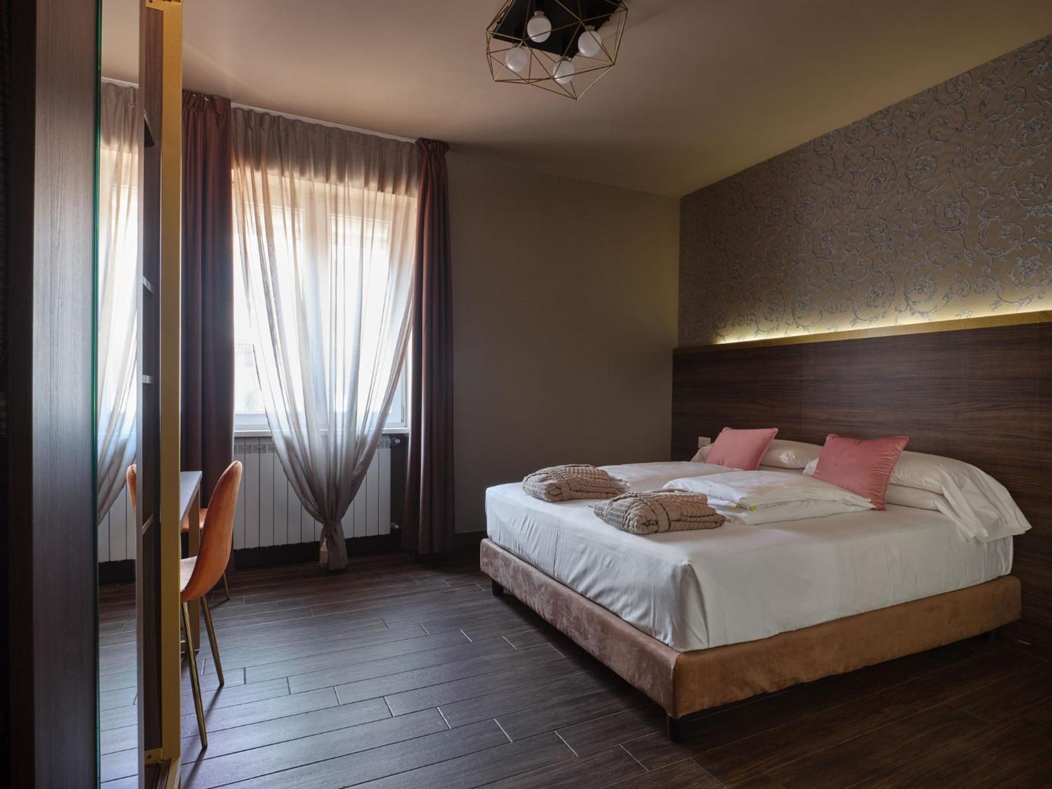 Superior King Suite - Photo 26