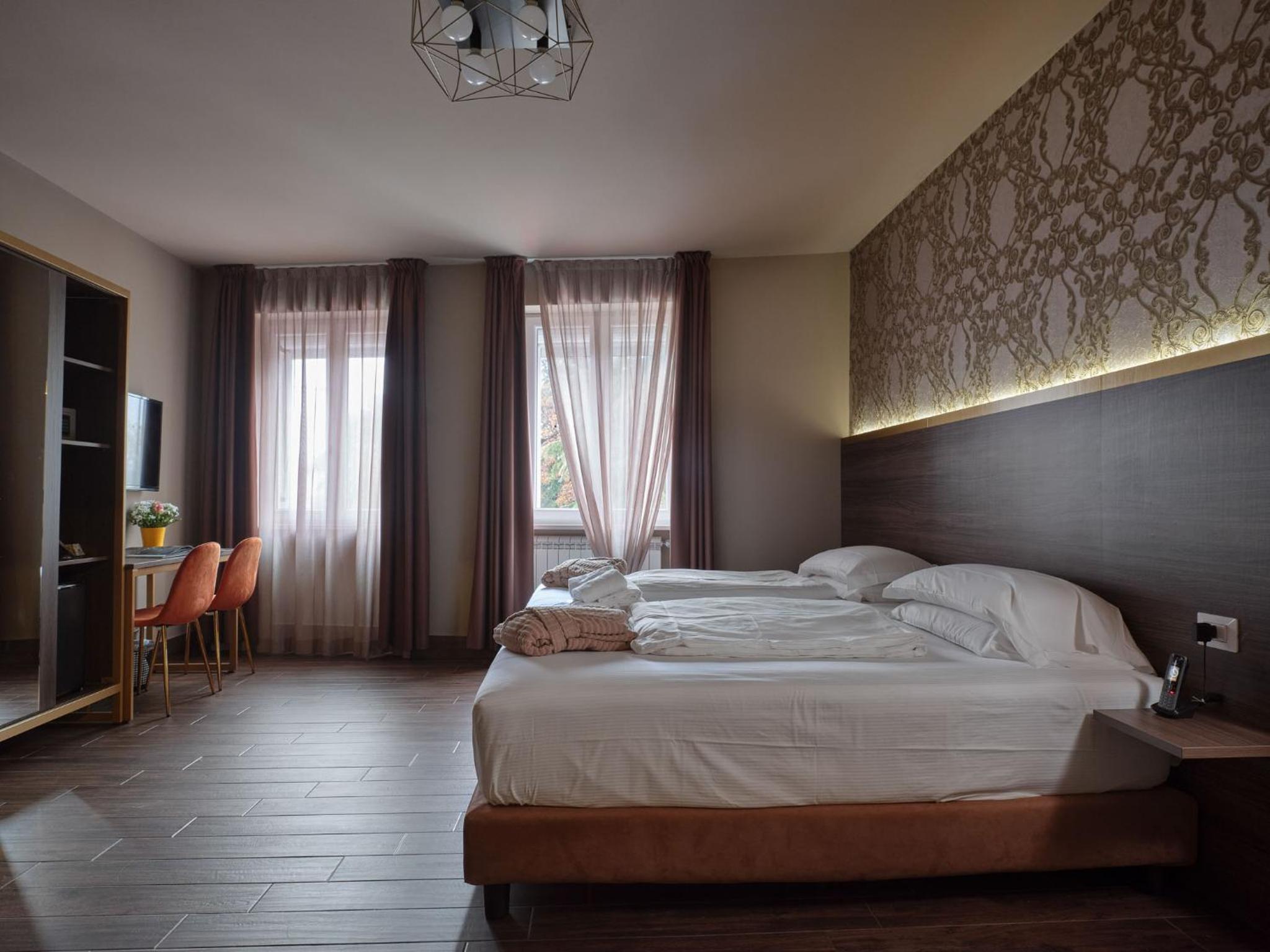 Superior King Suite - Photo 28