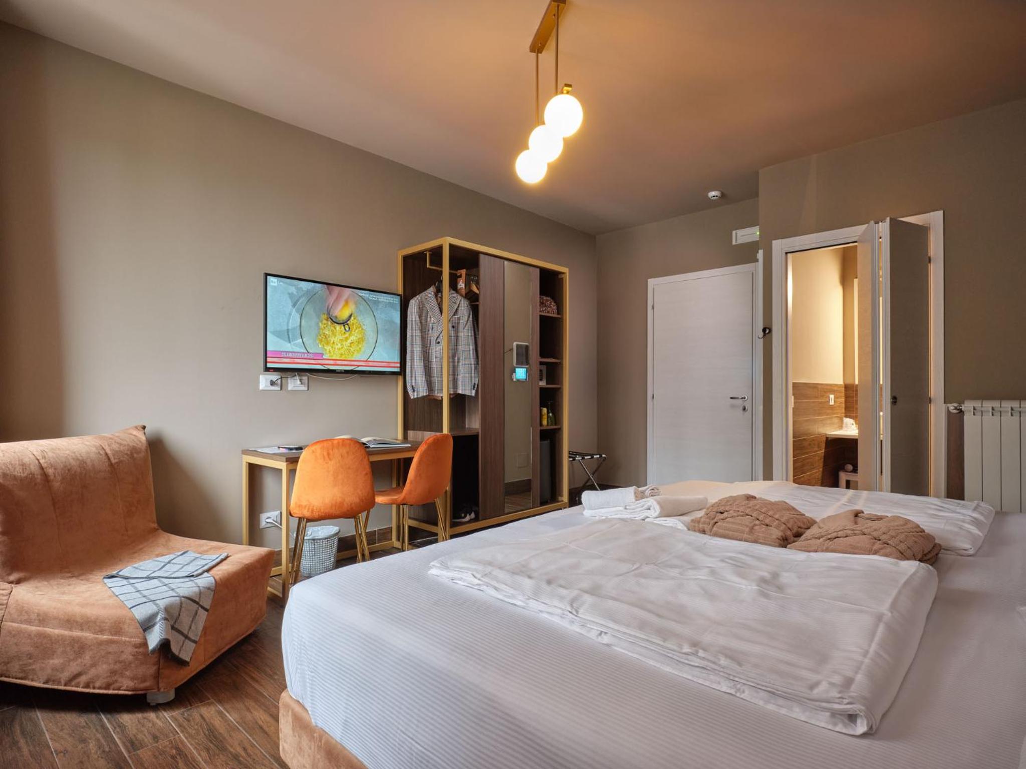 Double or Twin Room - Photo 36