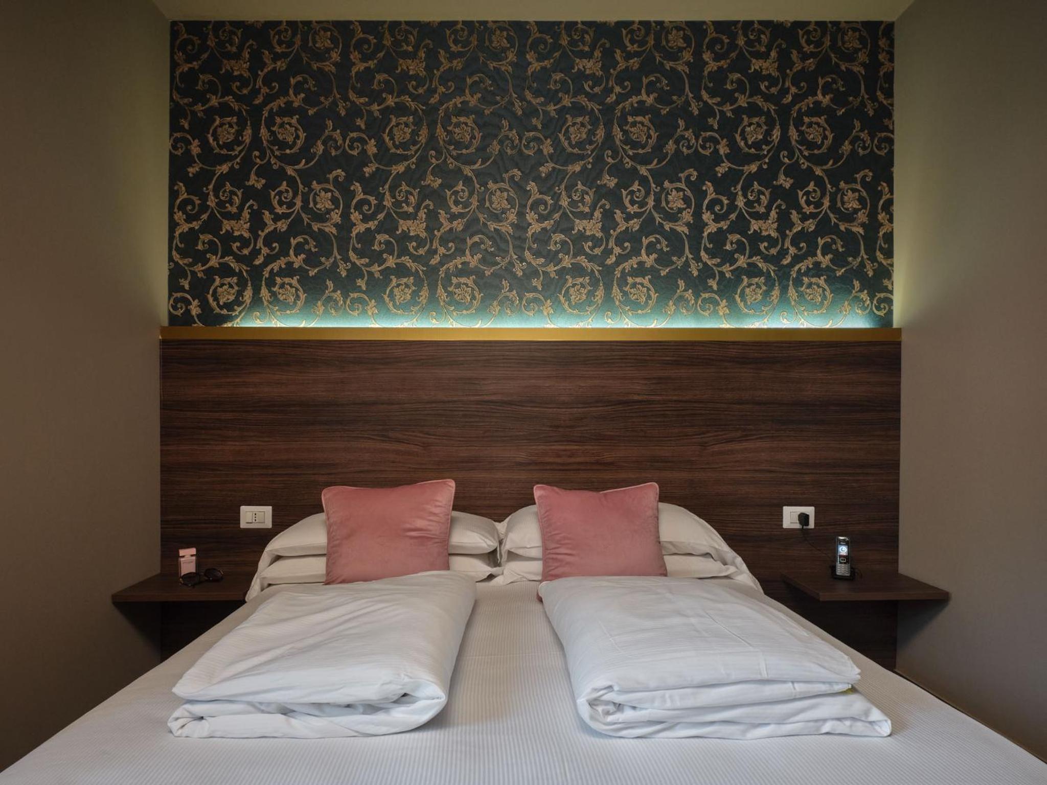 Standard Double Room - Photo 15