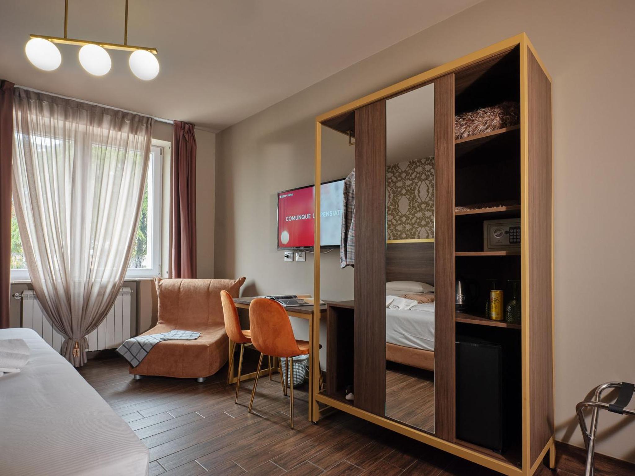 Superior King Suite - Photo 32