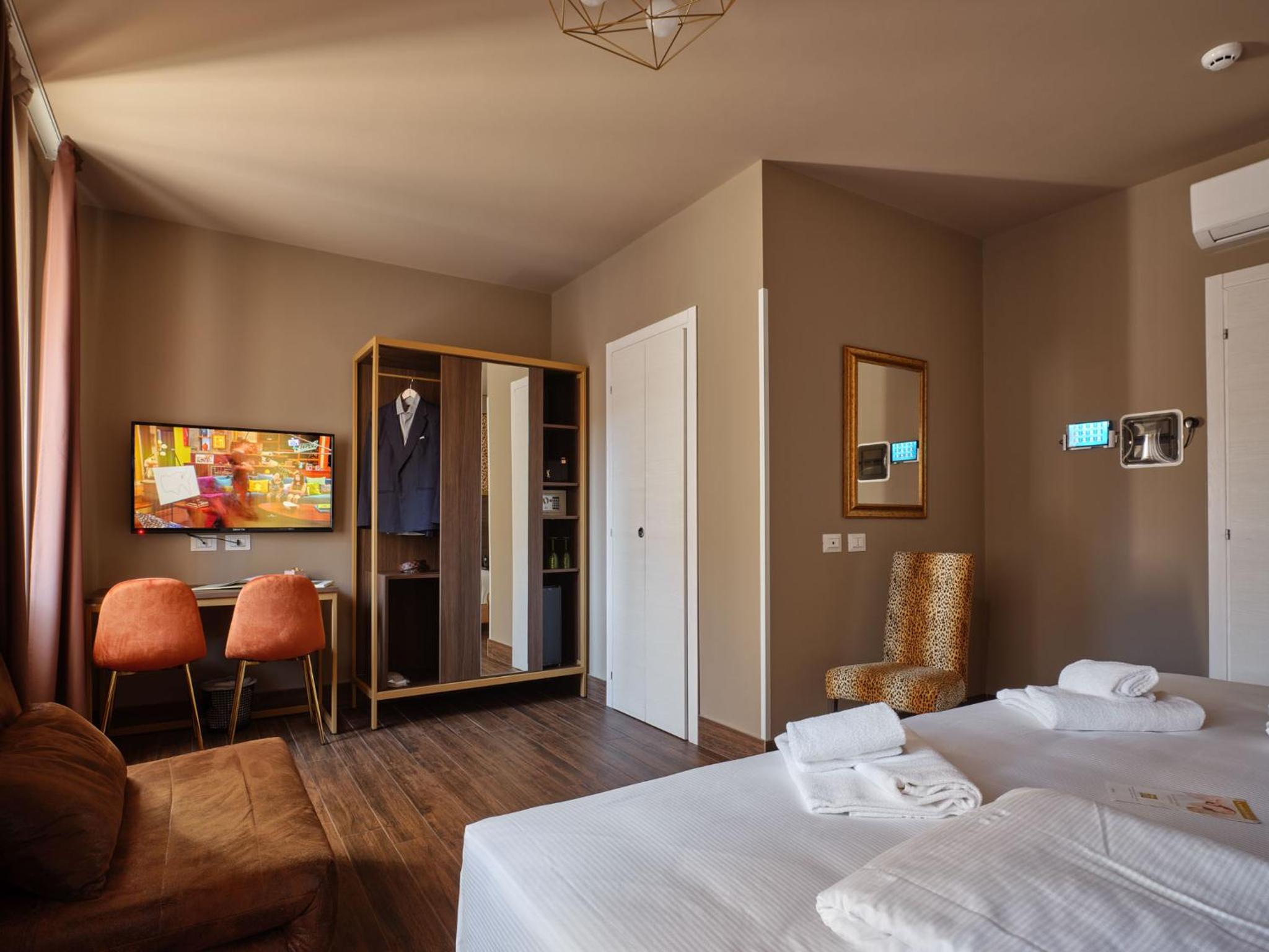 Triple Room - Photo 24