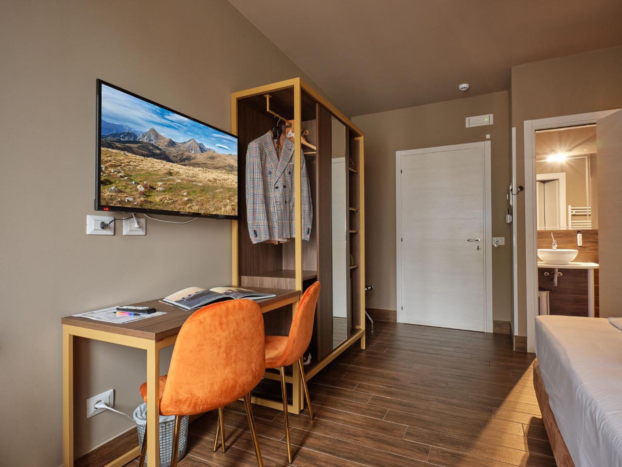 Double or Twin Room - Photo 11
