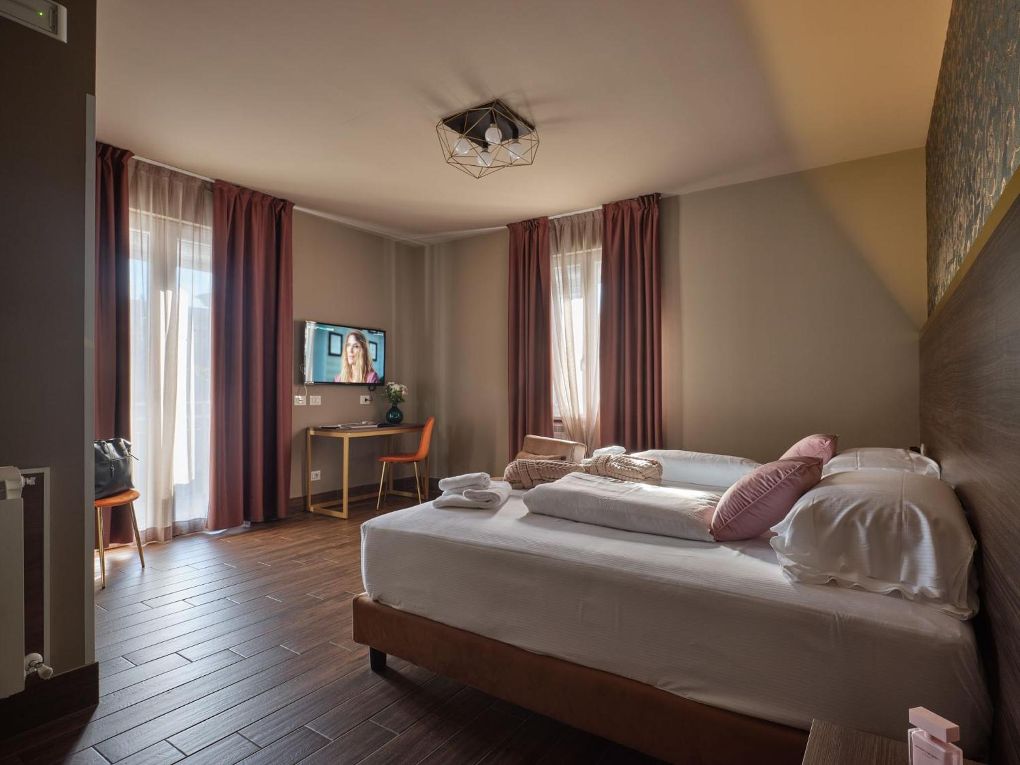Superior King Suite - Photo 35
