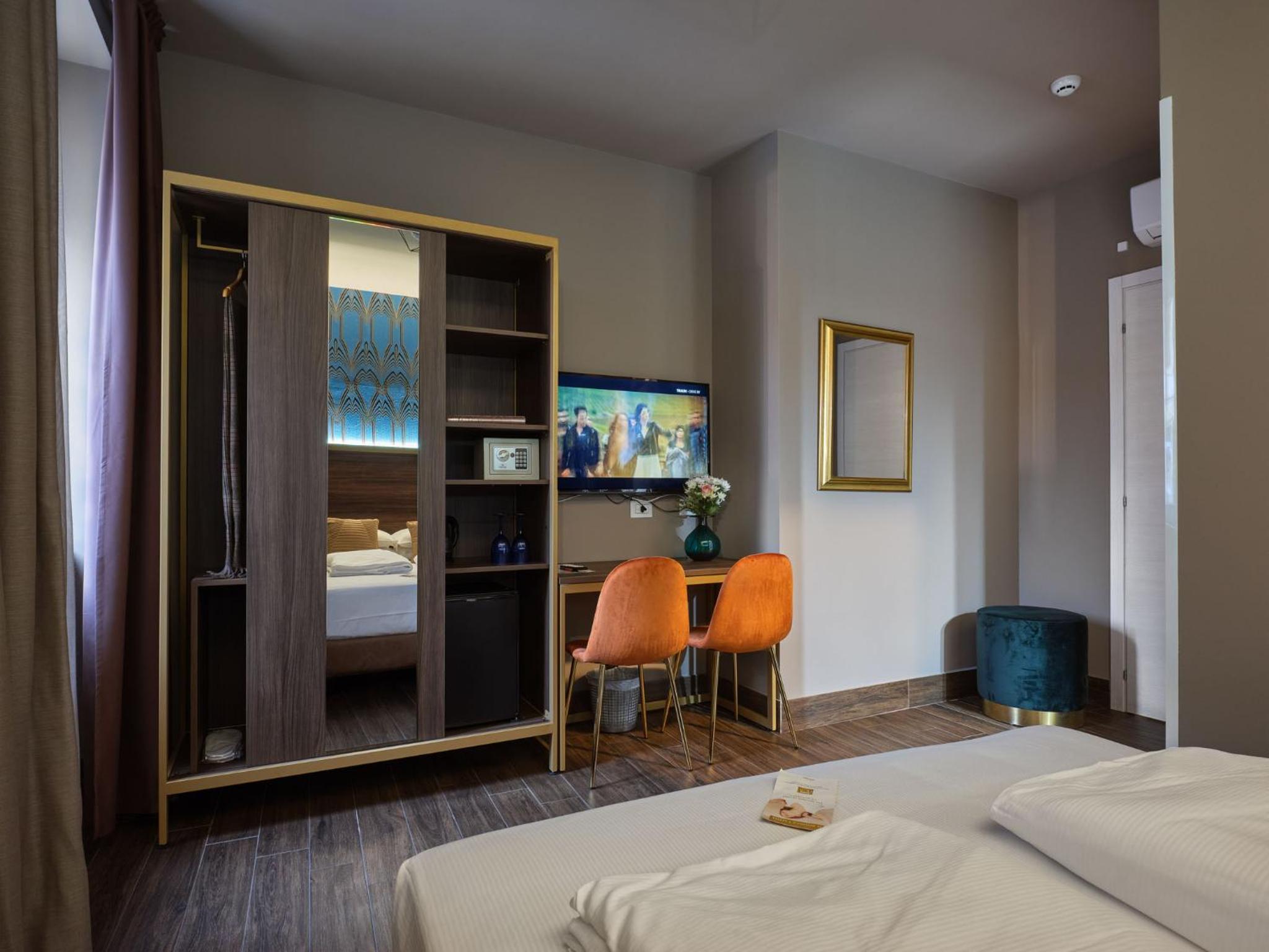 Standard Double Room - Photo 16
