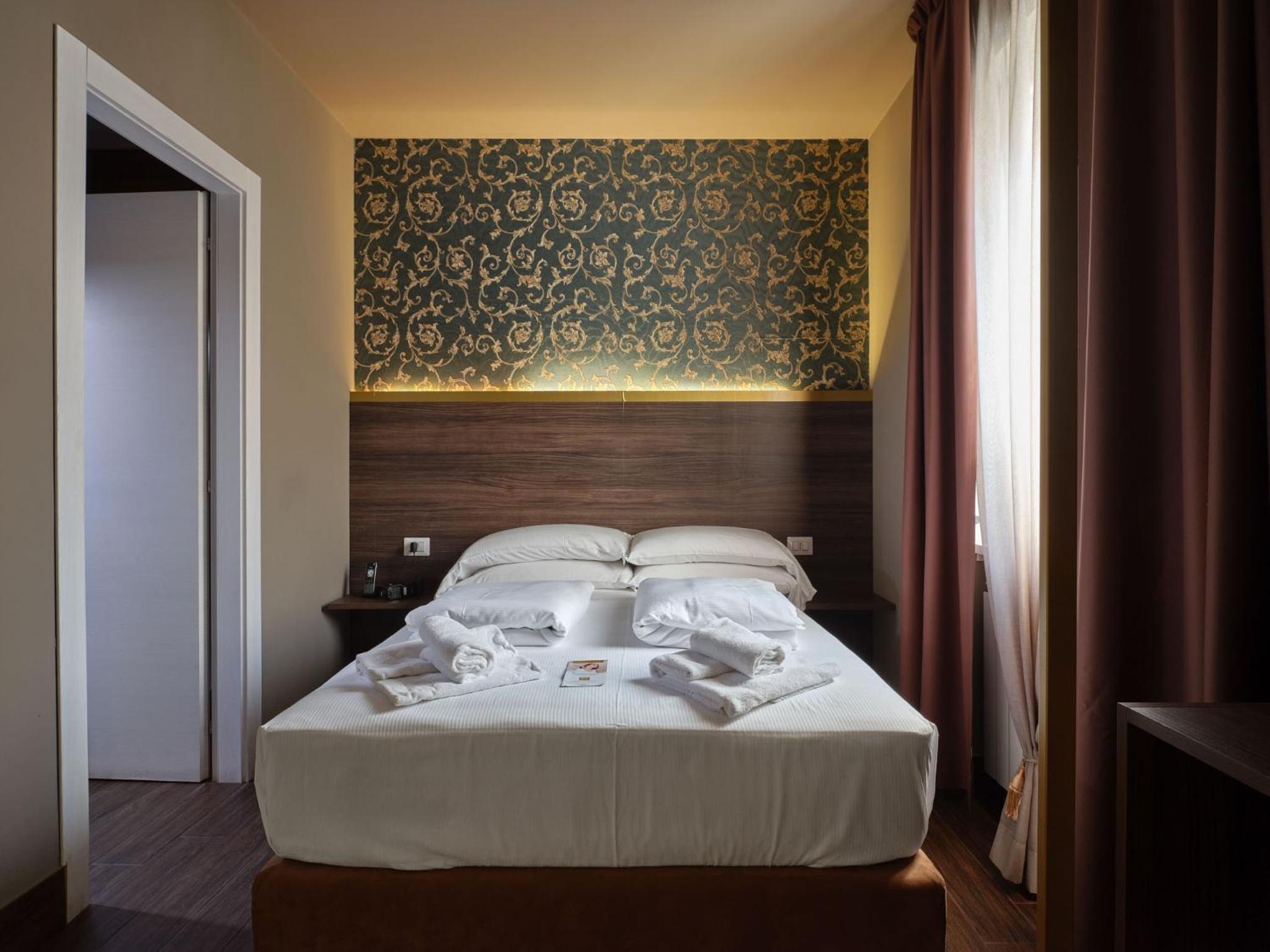 Standard Double Room - Photo 18