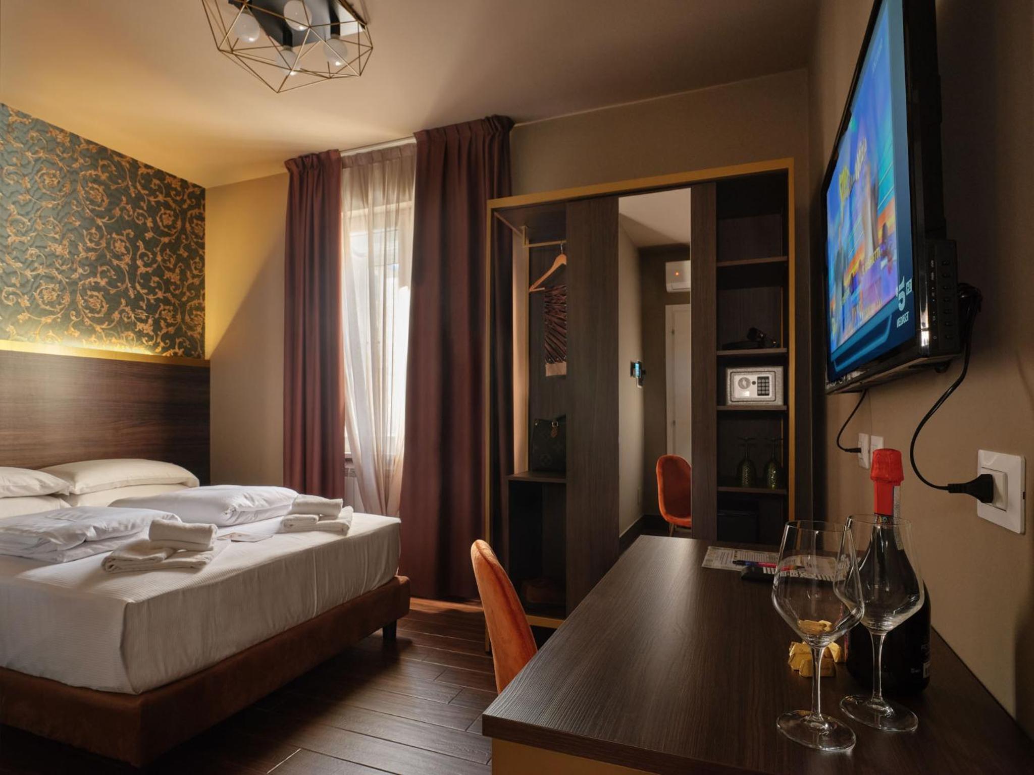 Standard Double Room - Photo 19
