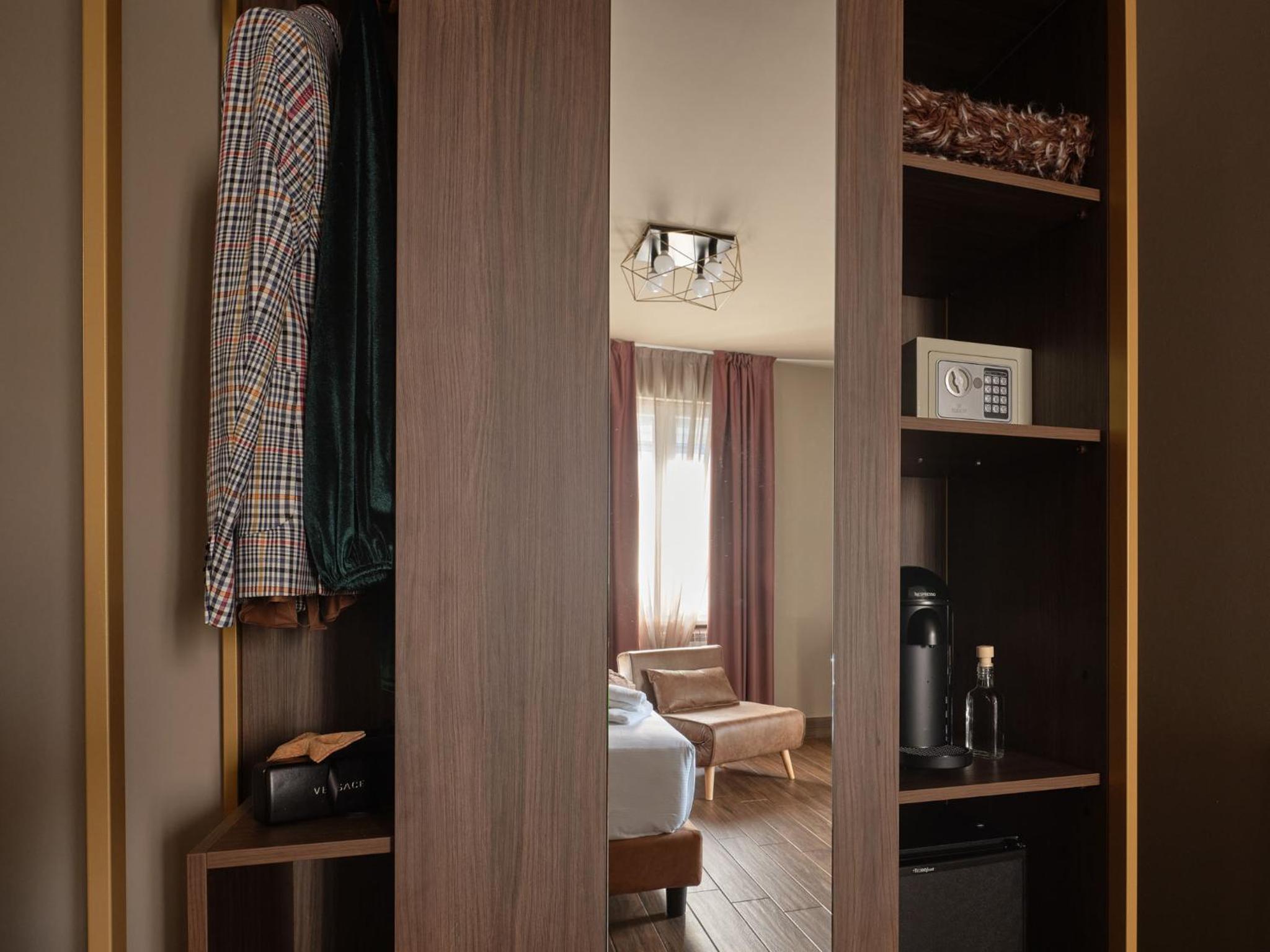 Superior King Suite - Photo 24