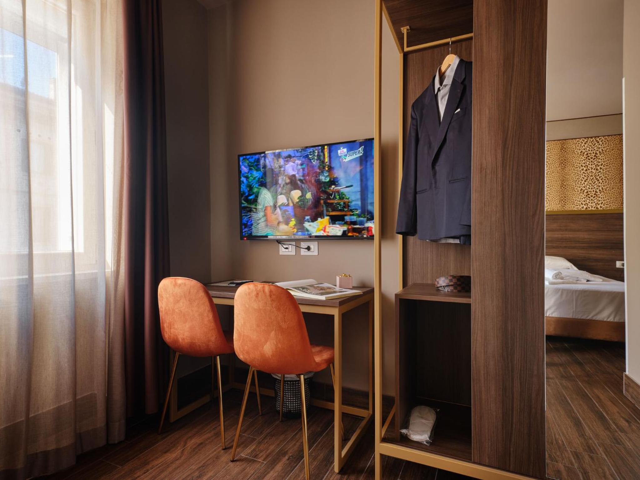 Superior King Suite - Photo 21