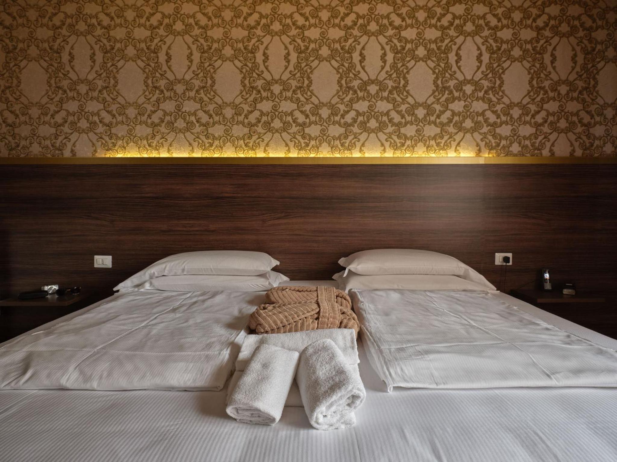 Superior King Suite - Photo 17