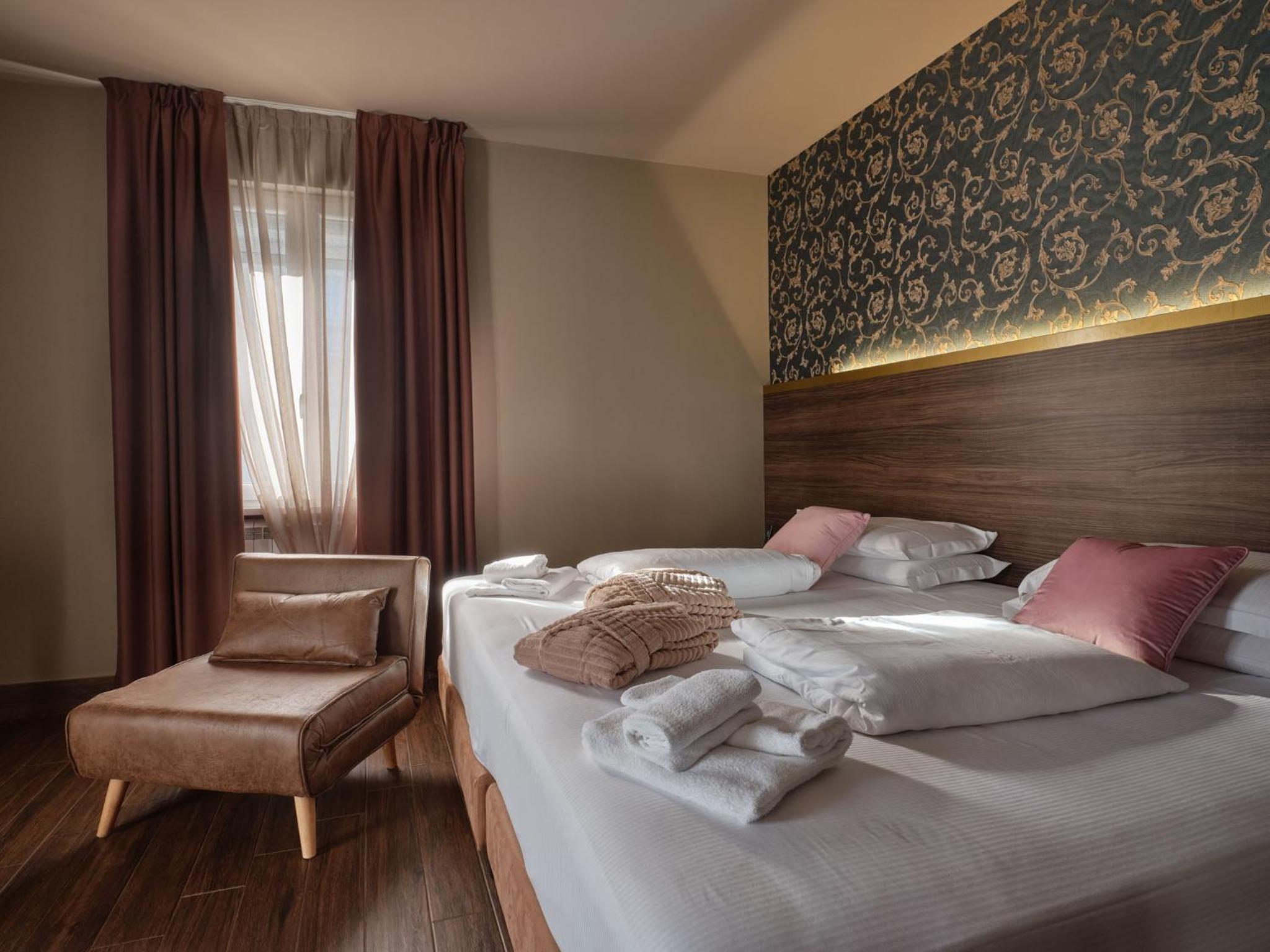 Superior King Suite - Photo 14