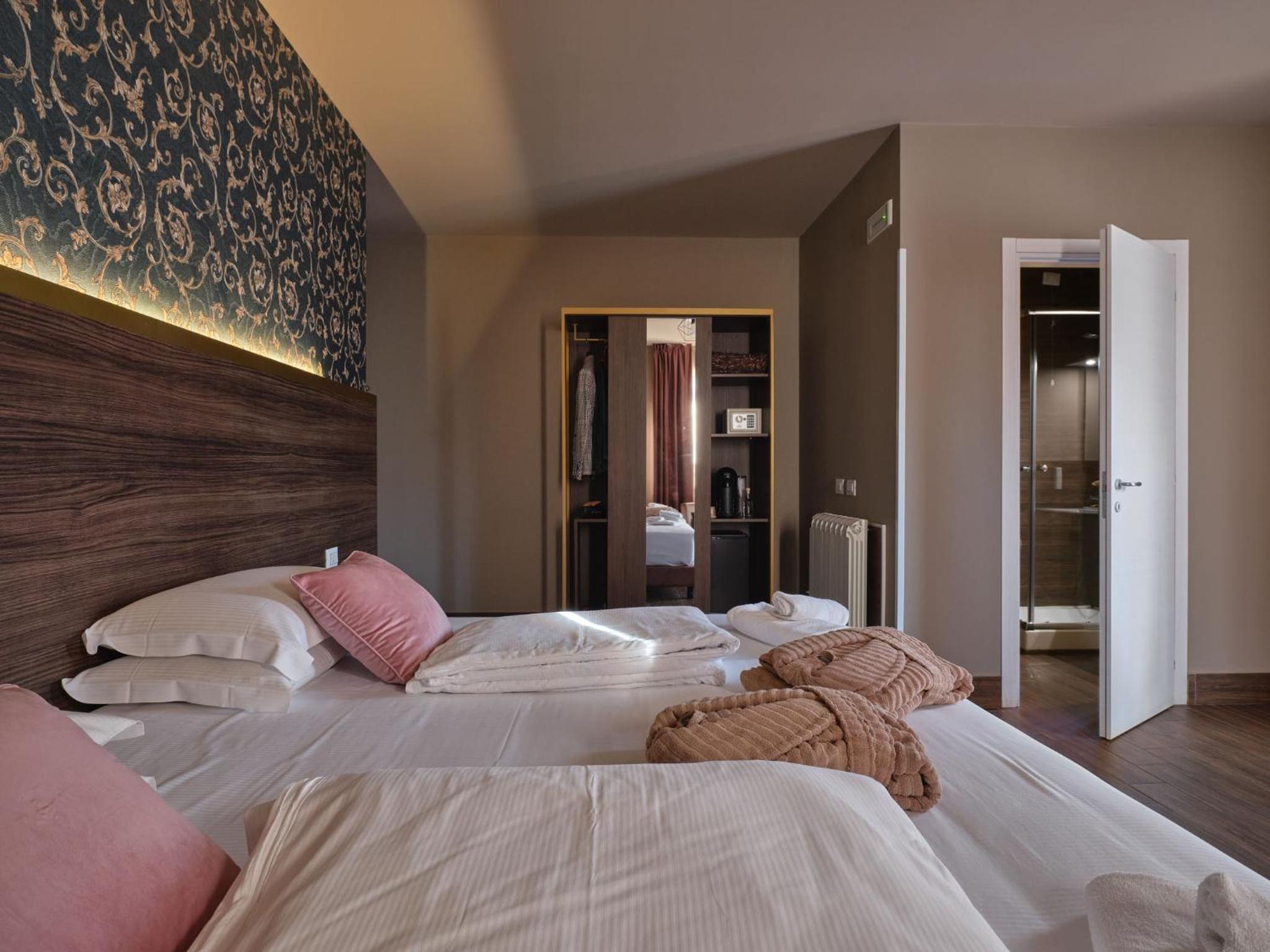Superior King Suite - Photo 36