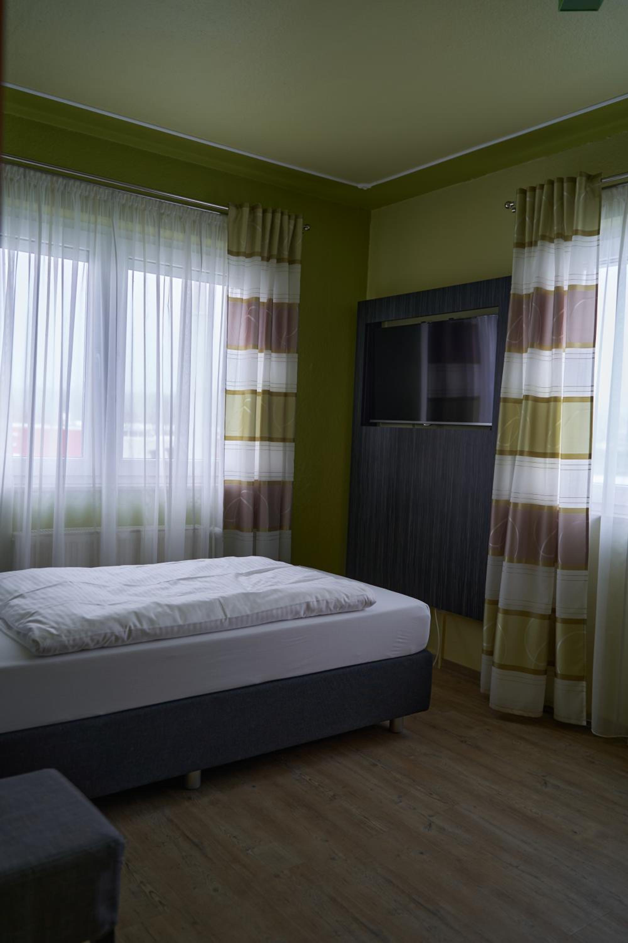 Standard Single Room with Shared Bathroom