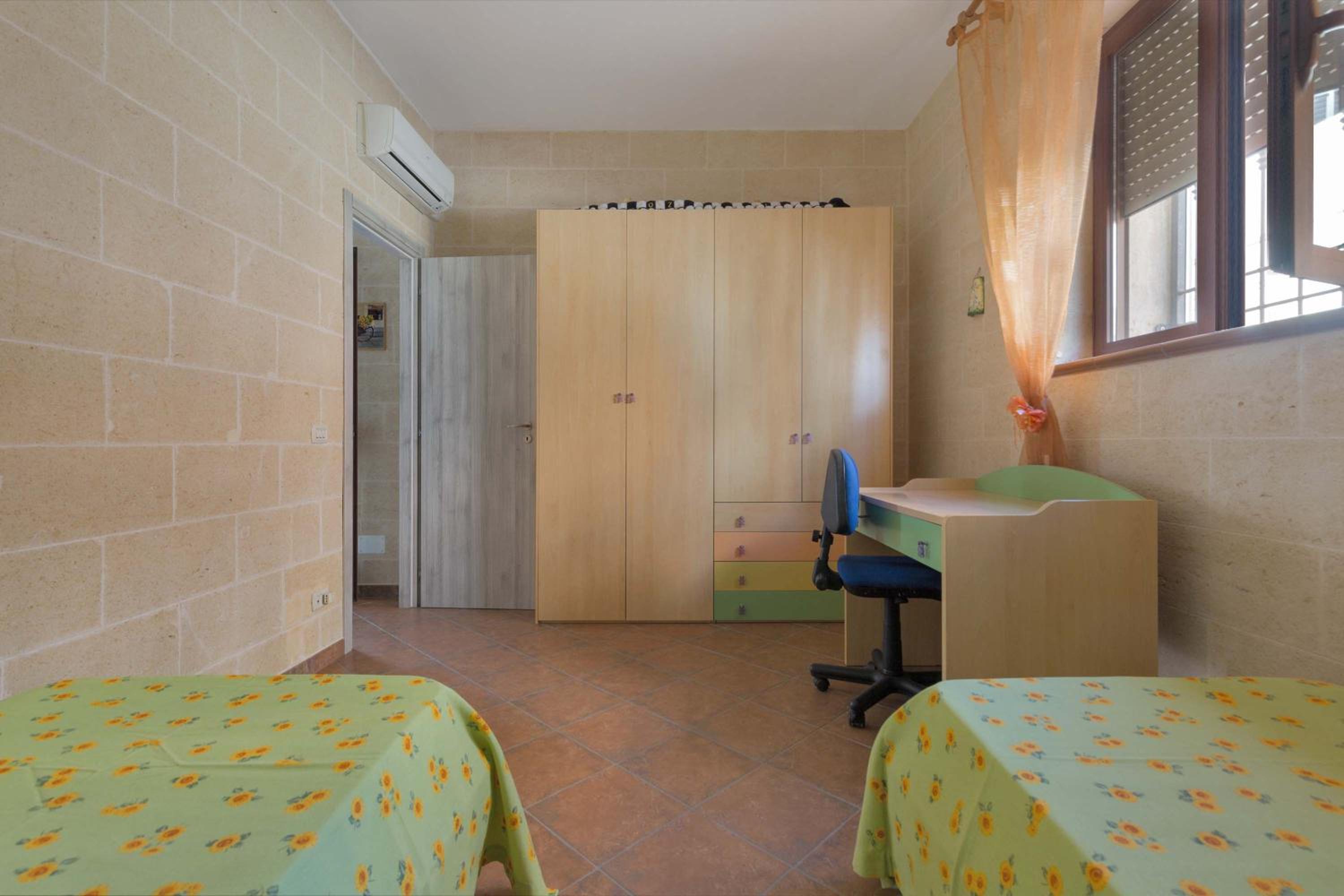 Two-Bedroom House photo 3