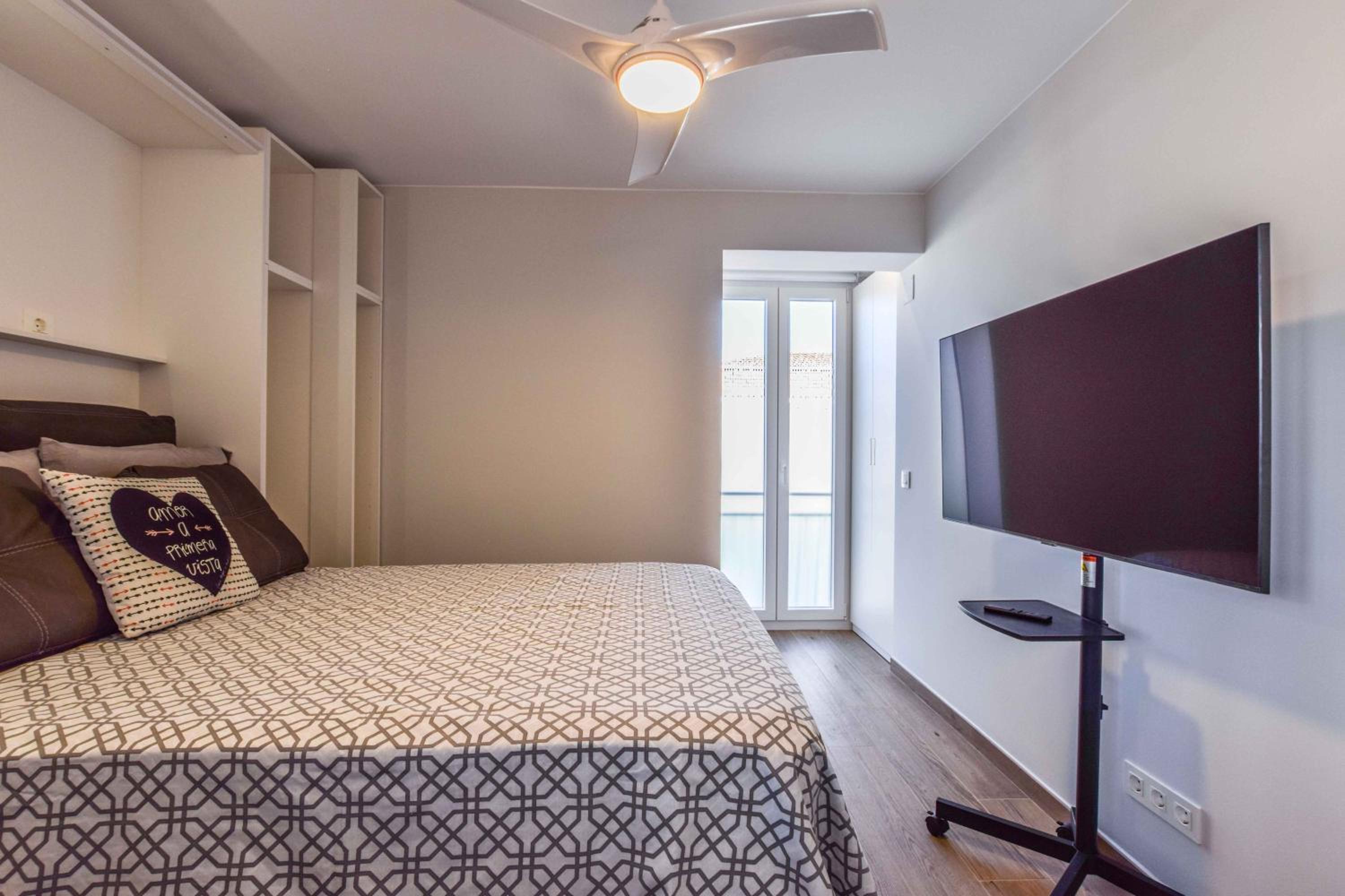 One-Bedroom Apartment photo 2