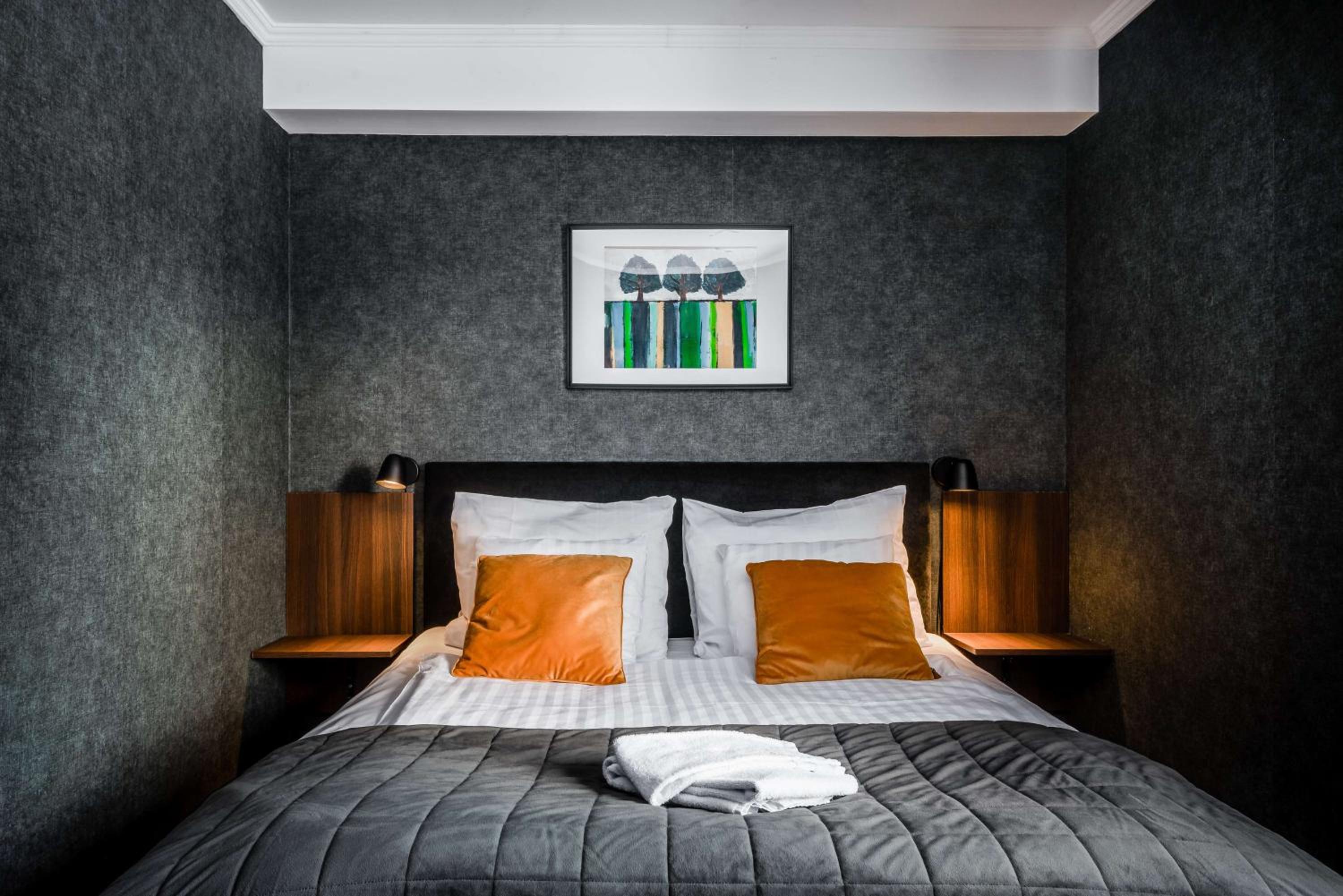Standard Queen Room with Sofa Bed photo 2