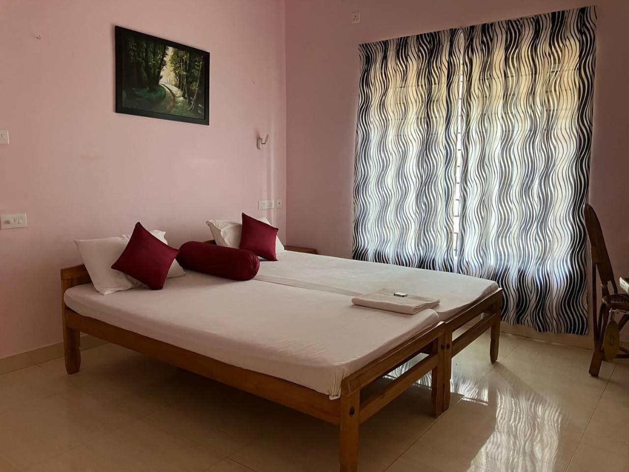 Budget Twin Room photo 3