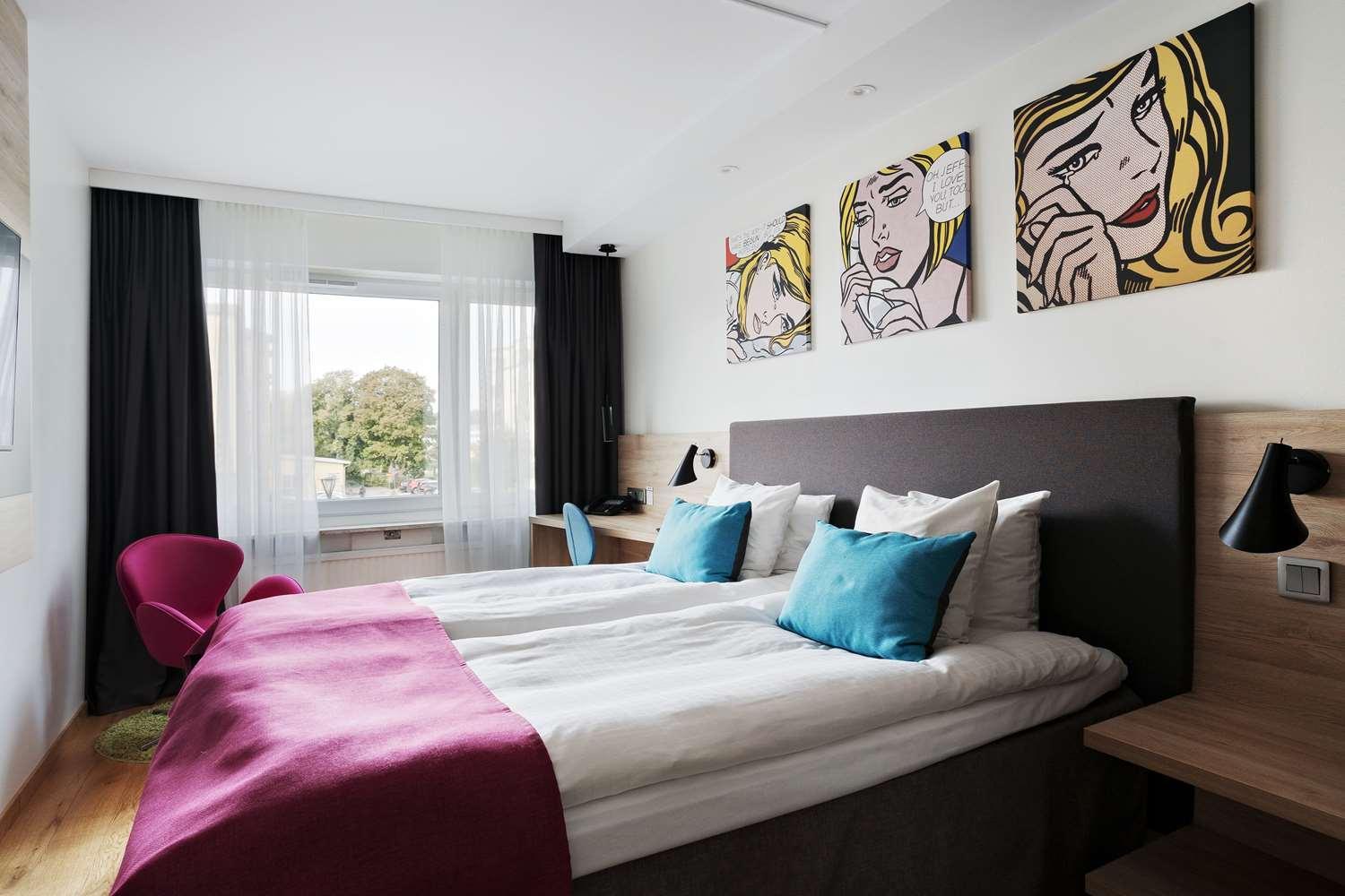 Twin Room - Photo 12