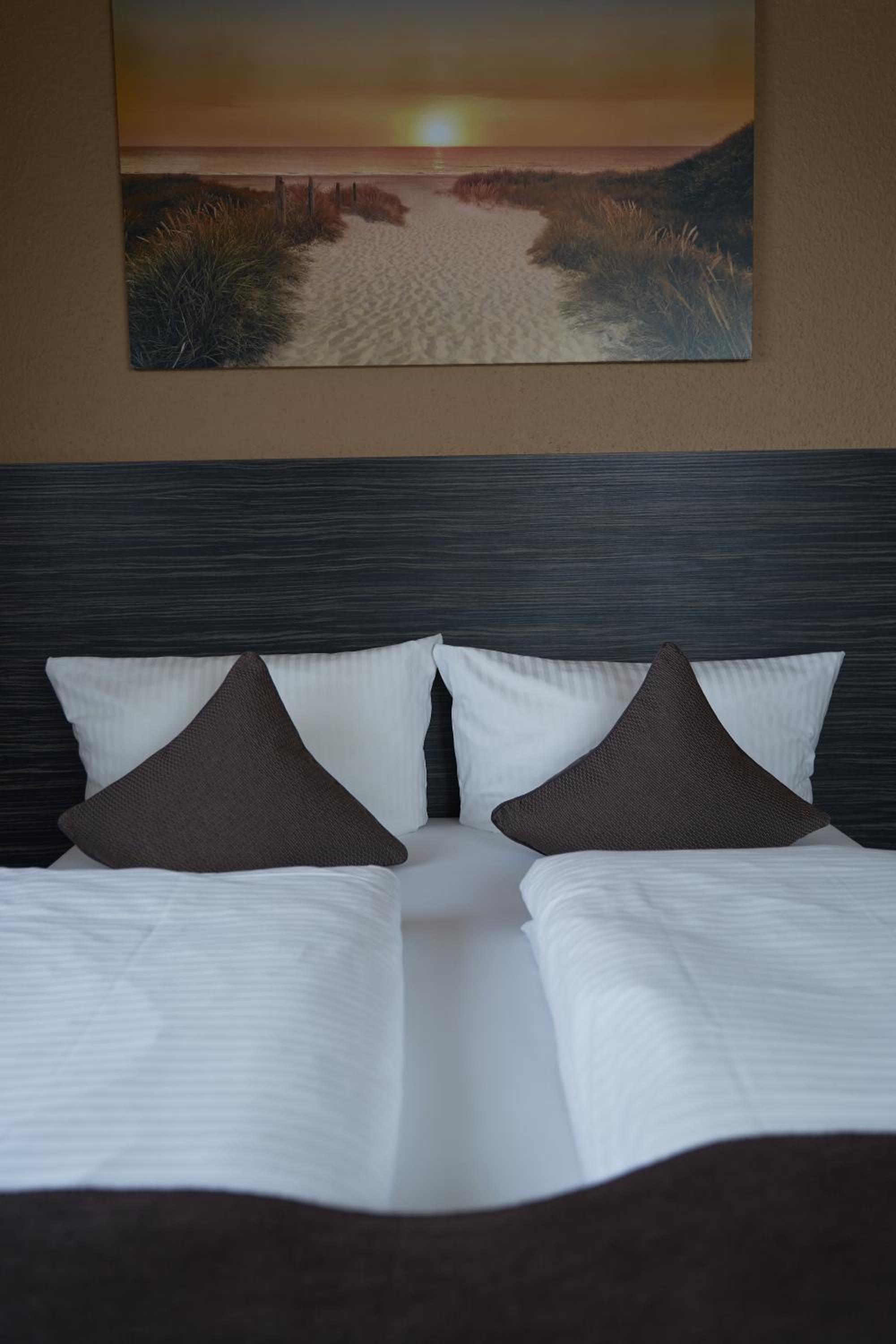 Standard Double Room with Shared Bathroom photo 3